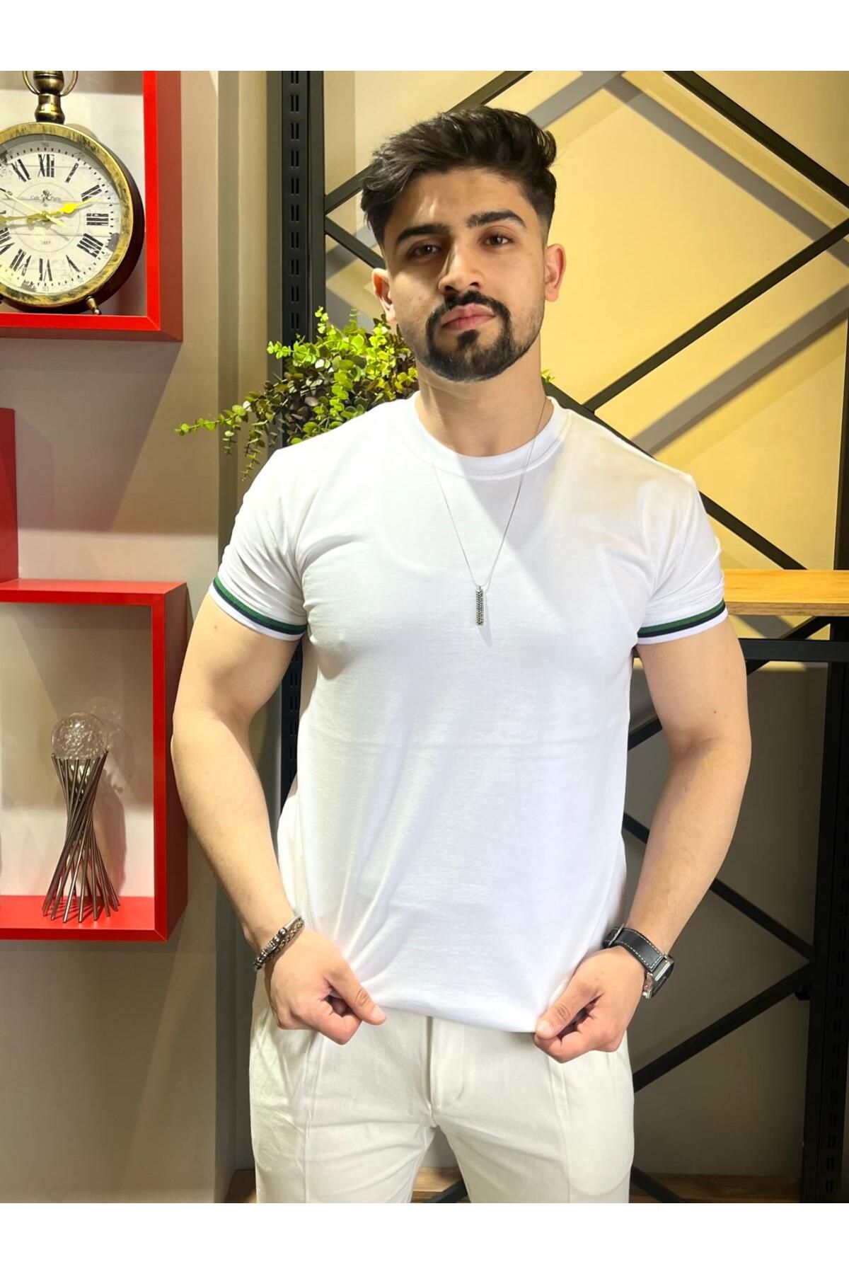 Butik Basic Yeşil Kol Bantlı Beyaz Tişört