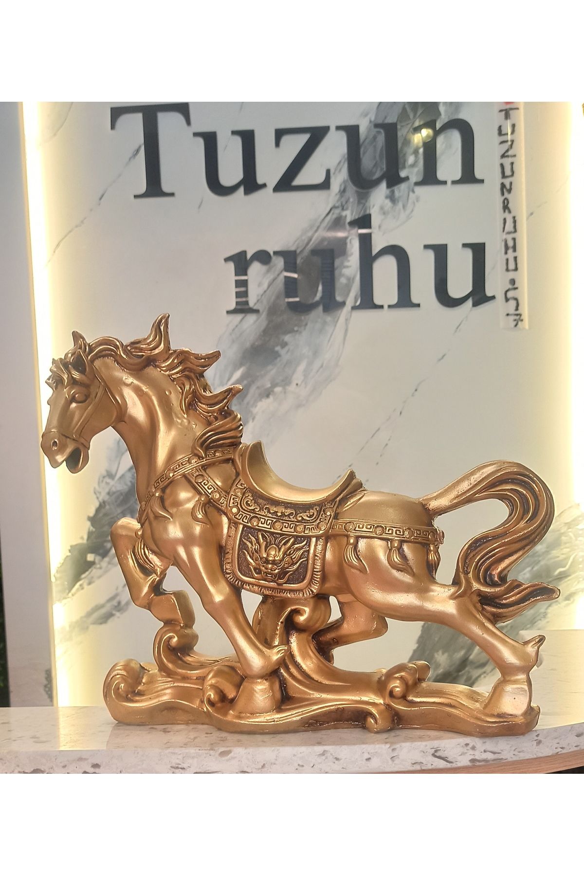 Tuzun Ruhu GOLD RENK AT HEYKELİ DEKORATİF BİBLO