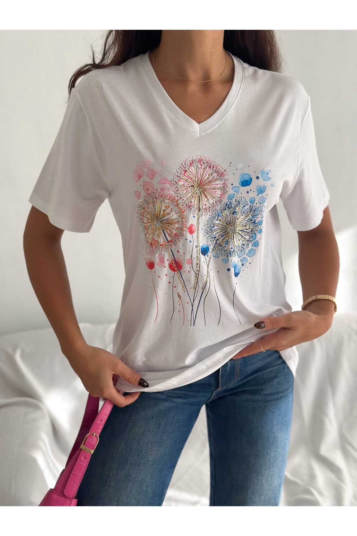 Esra Butik Hane Kadın Çiçek Desenli Pul Payet İşlemeli Şık V-Yaka T-Shirt