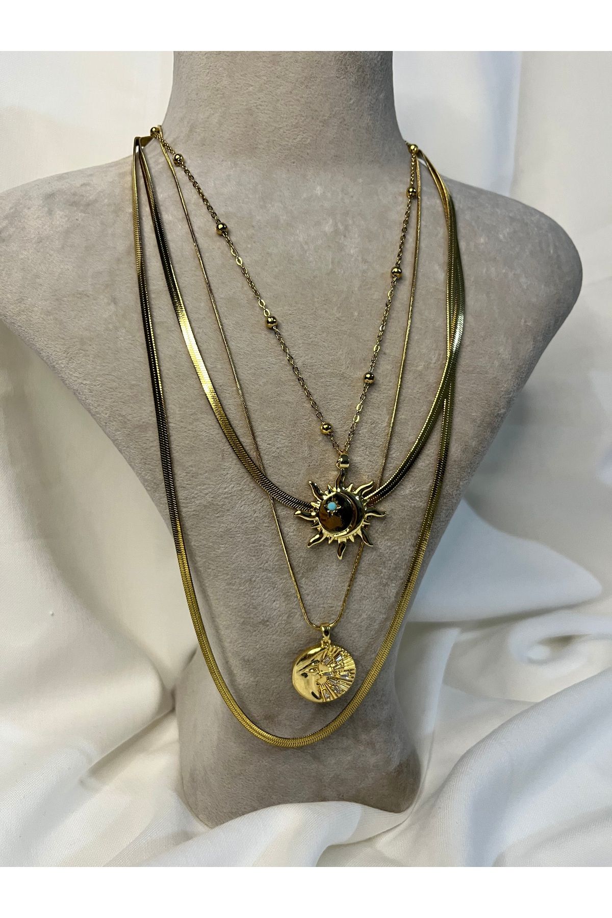 Fam&Co Jewelry Altın Renk Dört Katlı Güneş ve Ay Figürlü Kolye Seti