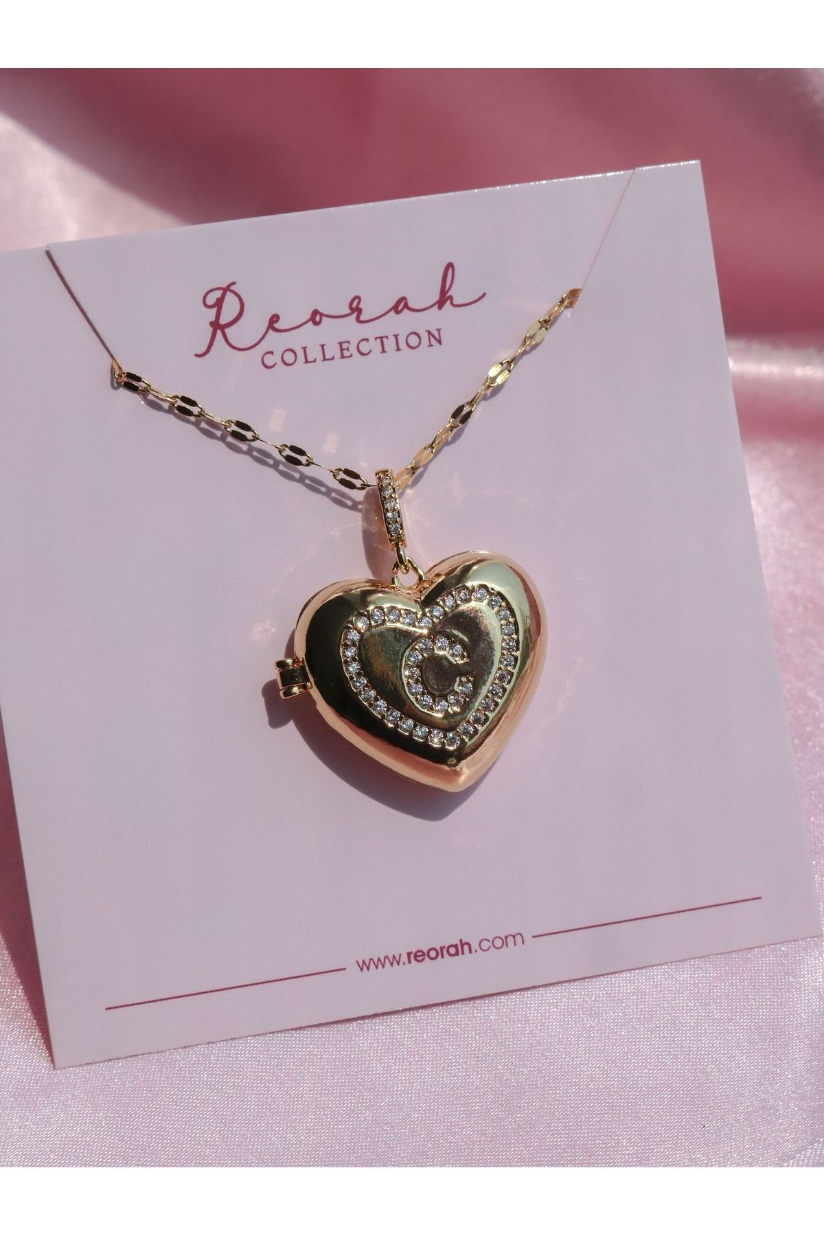 Reorah Collection Kalpli Harf Locket Çelik Kolye-C Harfi