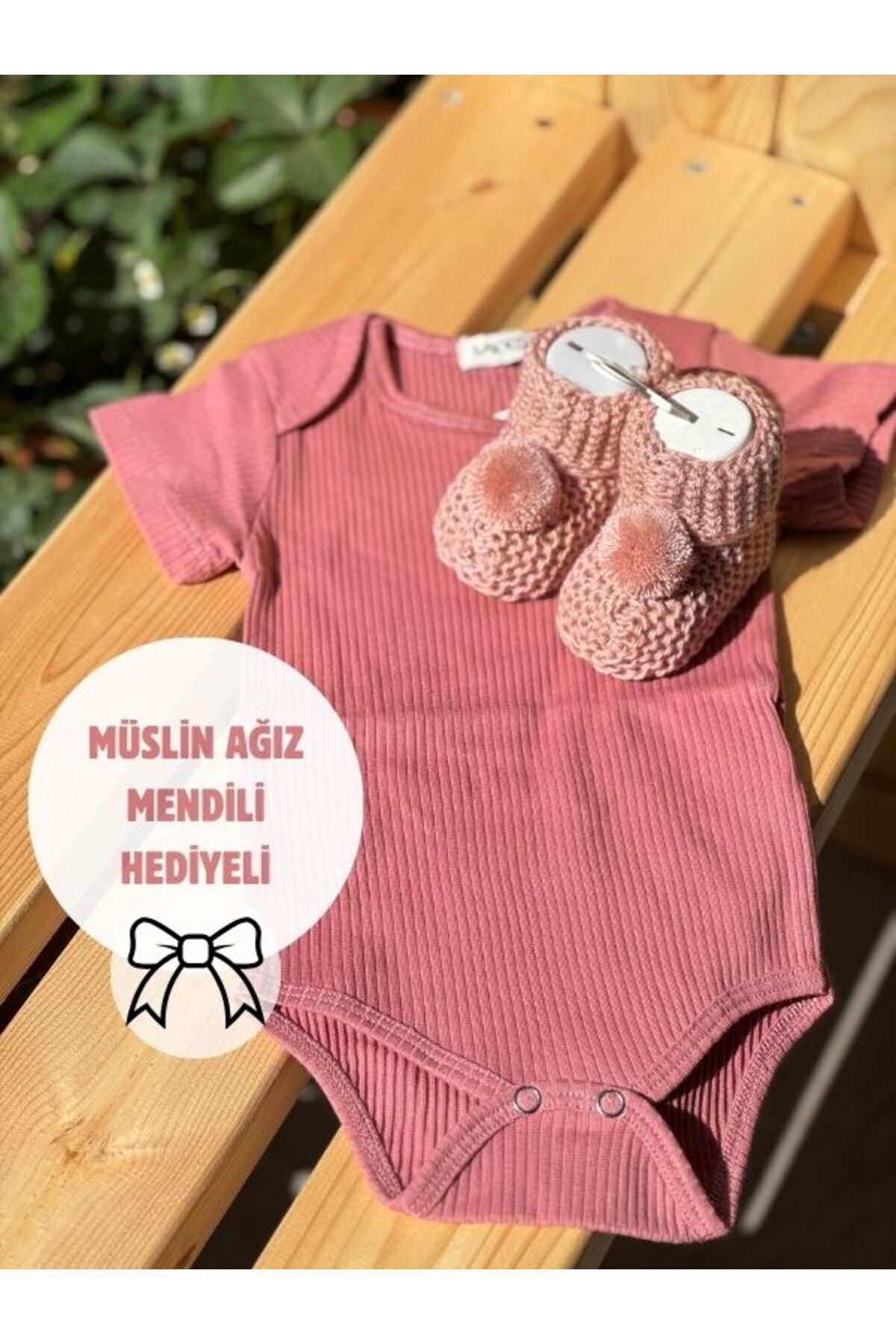 BETSY STUDIO Bebek Kısa Kollu Body Zıbın&Patik Set (Müslin Mendil Hediyeli) Hediyelik Set