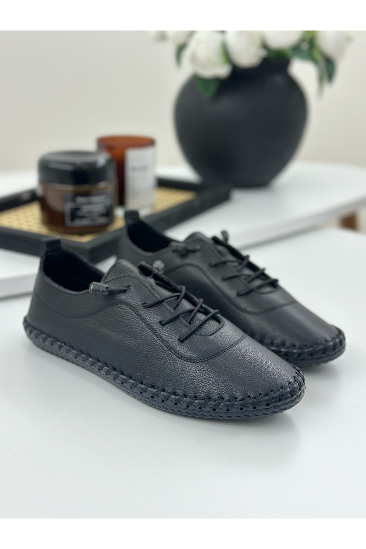 Tone Rubber Lace-Up Orthopedic Leather Flat Shoes