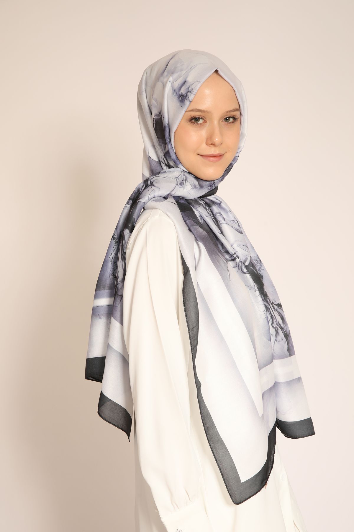 BERCHEM SCARF Yeni Sezon Kadın Soft Şal | Antrasit Çerçeveli Soft Gri Mermer Desen