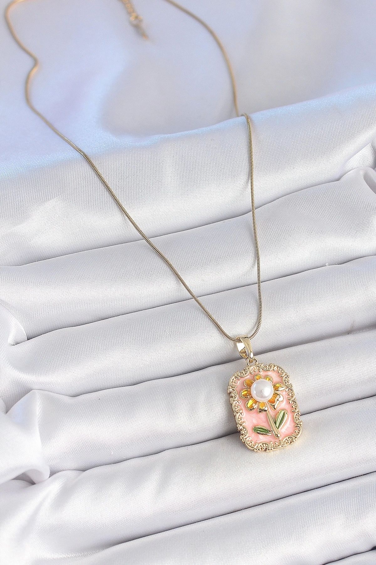 bamido 316l Çelik Gold Renk Zincir Pembe Mineli İncli Papatya Model Portre Model Kadın Kolye - Bamido