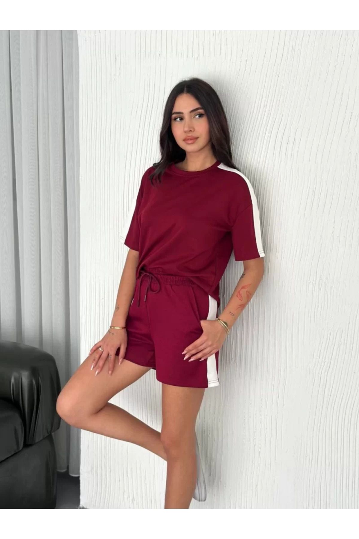 Flaubert yumuşak dokulu Kumaş Kadın Parçalı Bisiklet Yaka T-shirt Kısa Şort İkili Takım