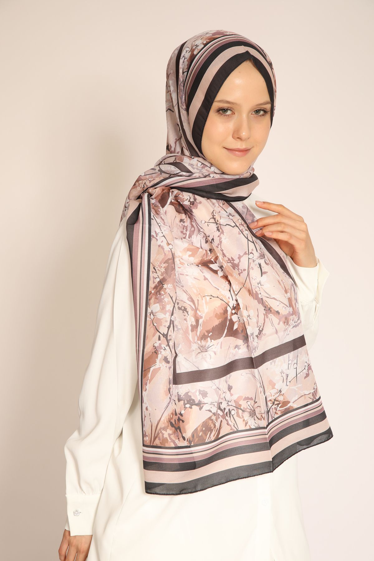 BERCHEM SCARF Pudra Tonlarında Çiçek Desenli Soft Şal | Zarif ve Bahar Esintili