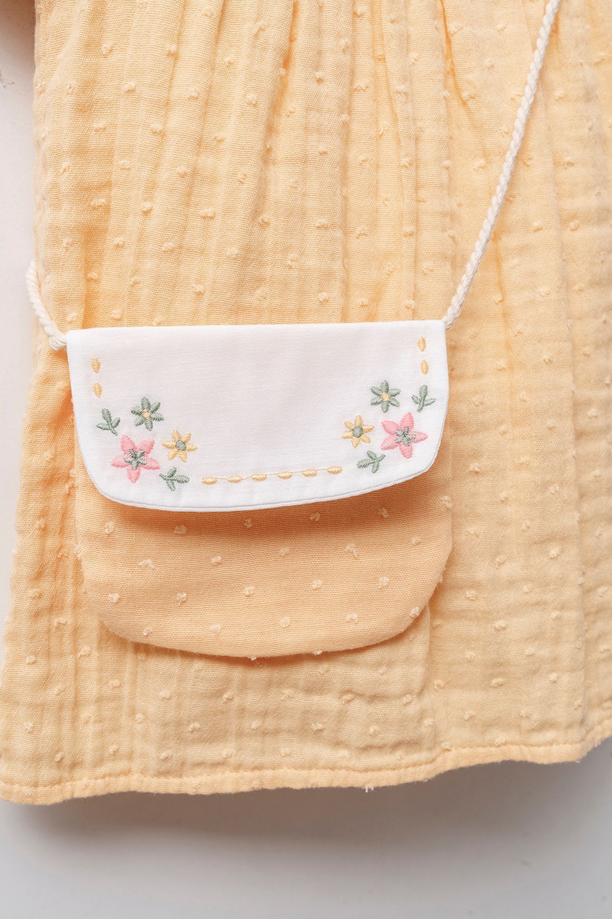 Minipodyum Kız Bebek Nakışlı Bebe Yaka Müslin %100 Pamuk Çantalı Bayramlık Elbise fotoğrafı 4 (önizleme)