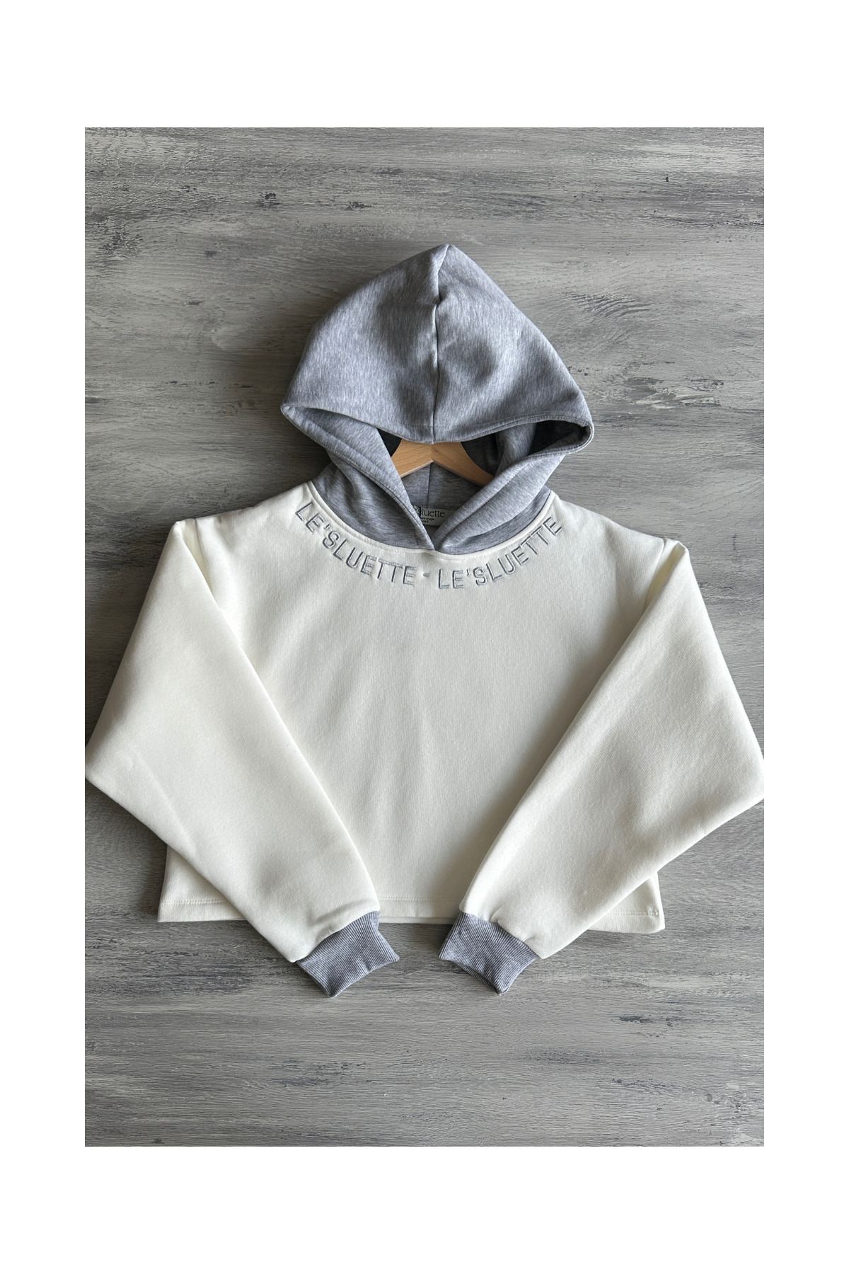 Le'sluette shadow of style KADIN NAKIŞ DETAYLI KAPÜŞONLU SWEATSHIRT GRİ