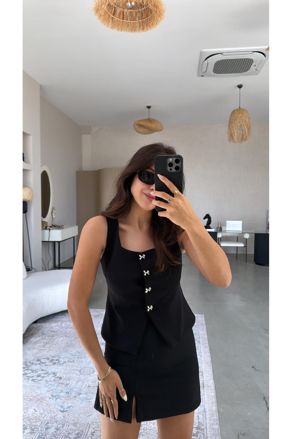 Buket Teke Siyah Fiyonk Düğmeli Kumaş Yelek