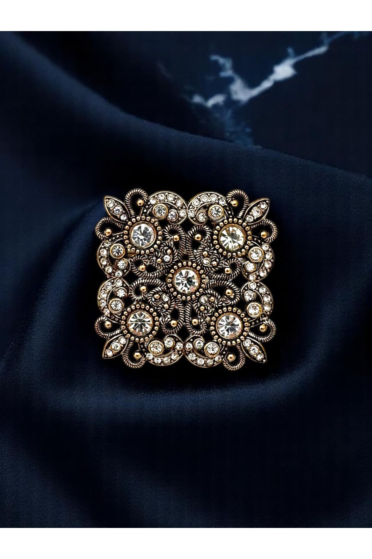 FUYA JEWELLERY Taş İşleme Detaylı Broş