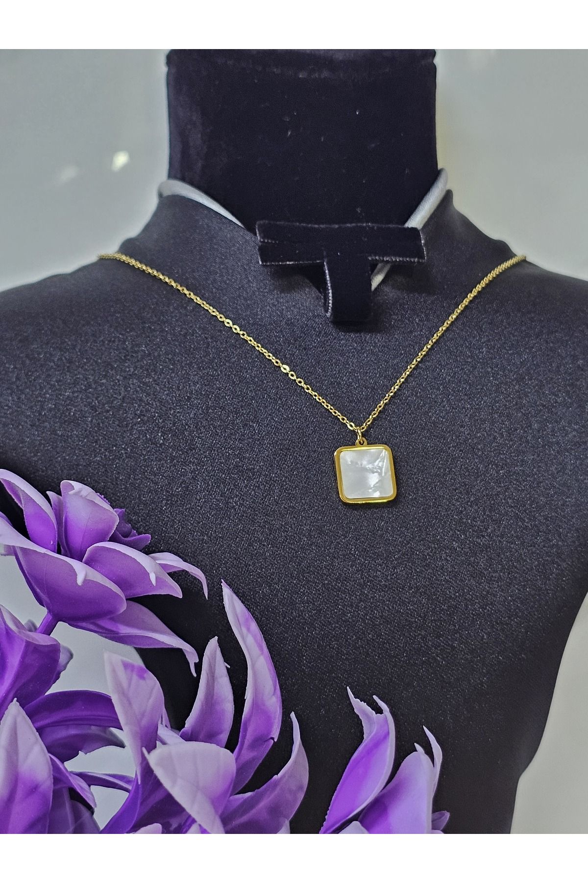 MODA Sedefli kare ve taşlı gold Çelik kolye