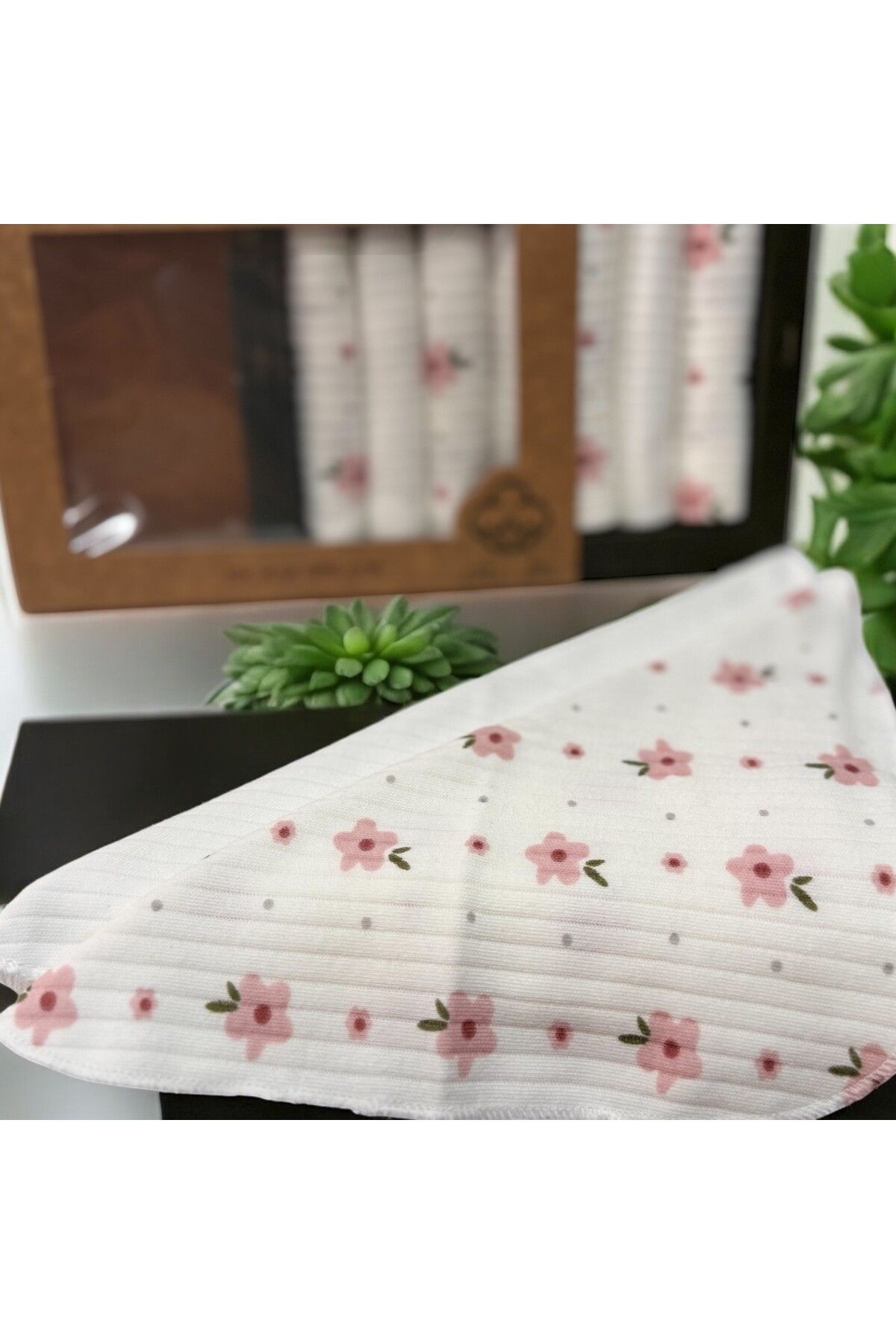 BYS TİCARET %100 Organik Pamuklu Kız Bebek Ağız Mendili Kutulu 7'li Set
