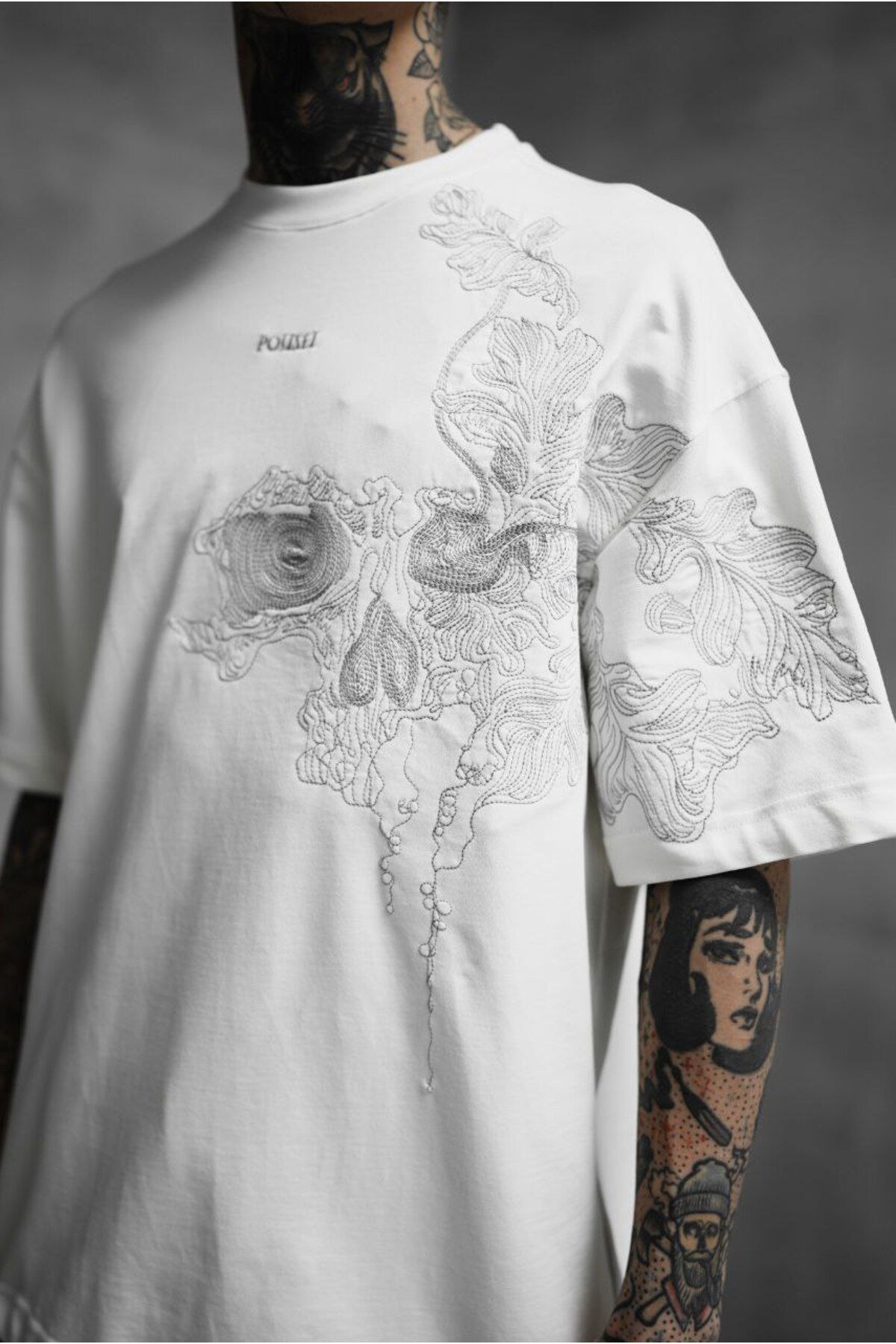 Nyctophilia Wear Kurukafa ve Yazı Nakış Detaylı Oversize T-Shirt