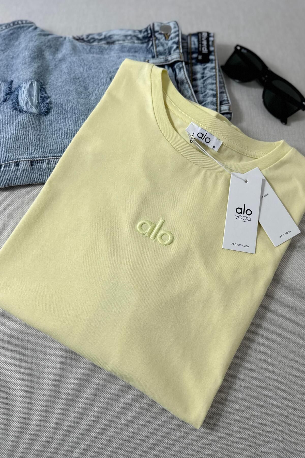 Butik Gardrop Marka Muadil Logo Baskılı Basic Tişört Sarı
