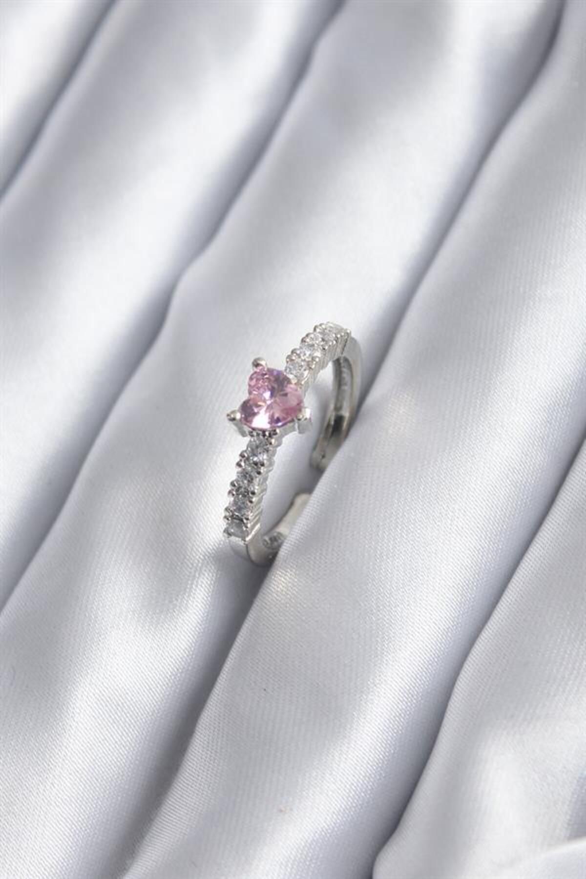 NovaRise Gümüş Renk Zirkon Taşlı Pembe Kristal Kalp Model Kadın Yüzük