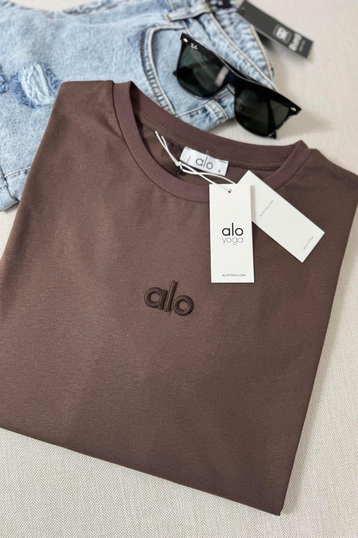 Butik Gardrop Marka Muadil Logo Baskılı Basic Tişört Kahverengi