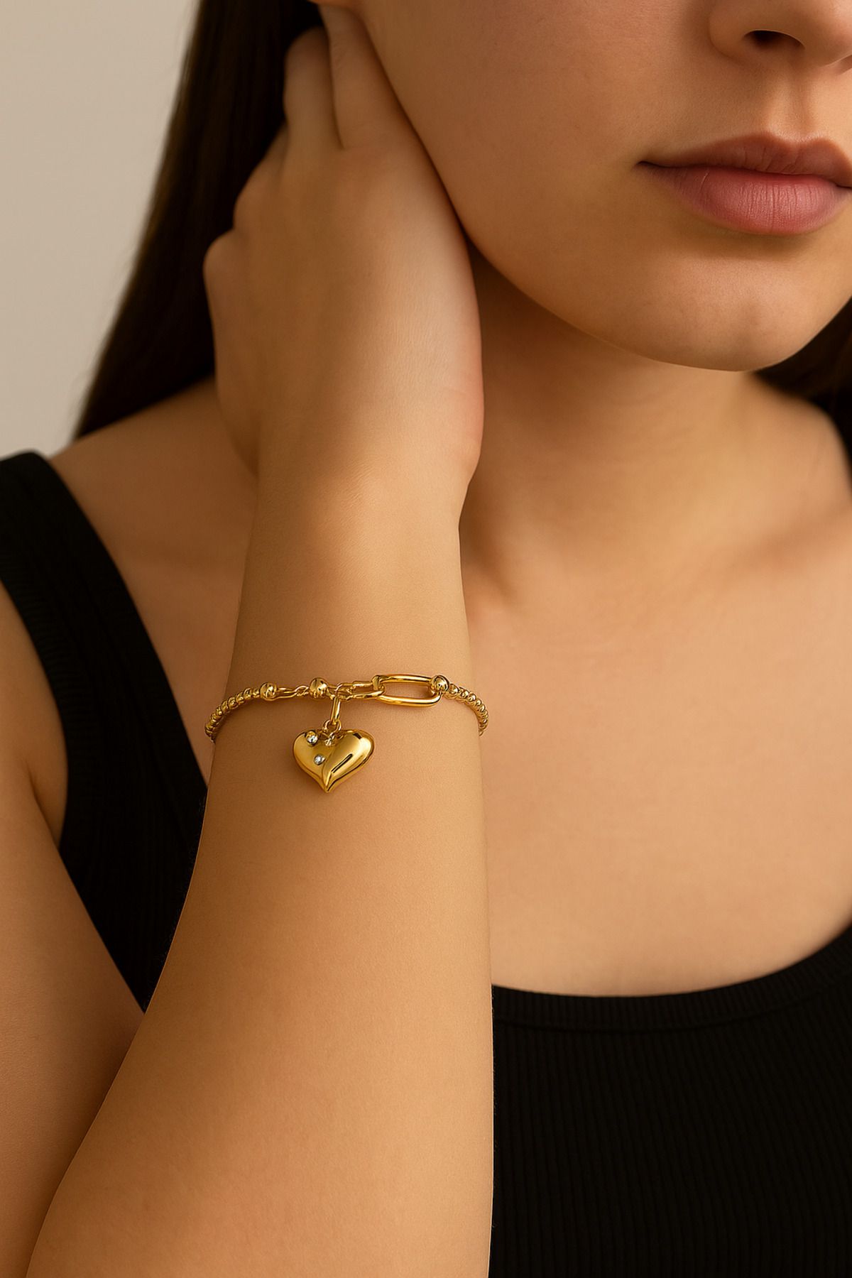 BESMYAR JEWELS Altın Renk Kalp Charm Detaylı Kadın Bileklik Zincir Model Modern Tasarım