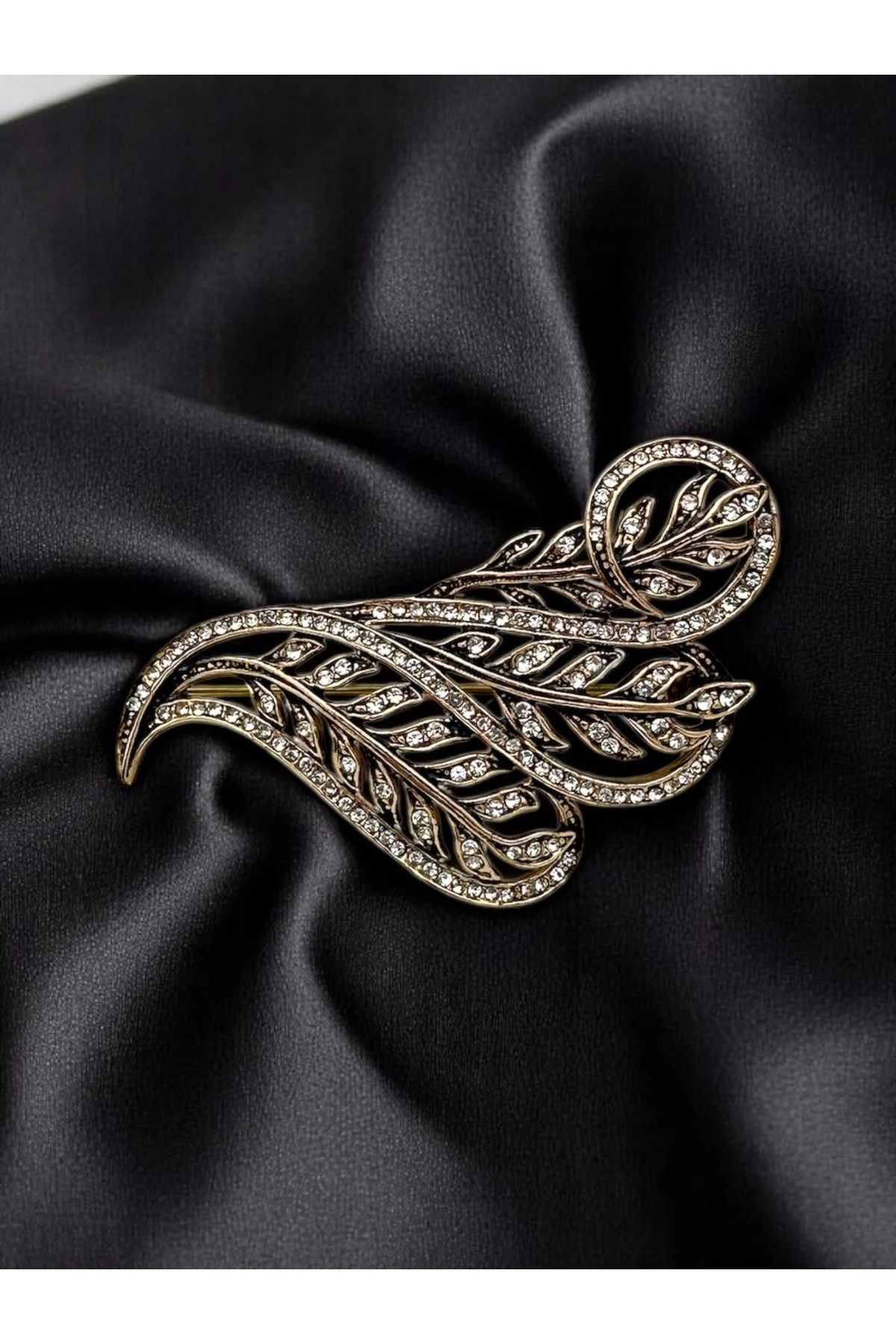 FUYA JEWELLERY Yaprak Detaylı Taşlı Broş