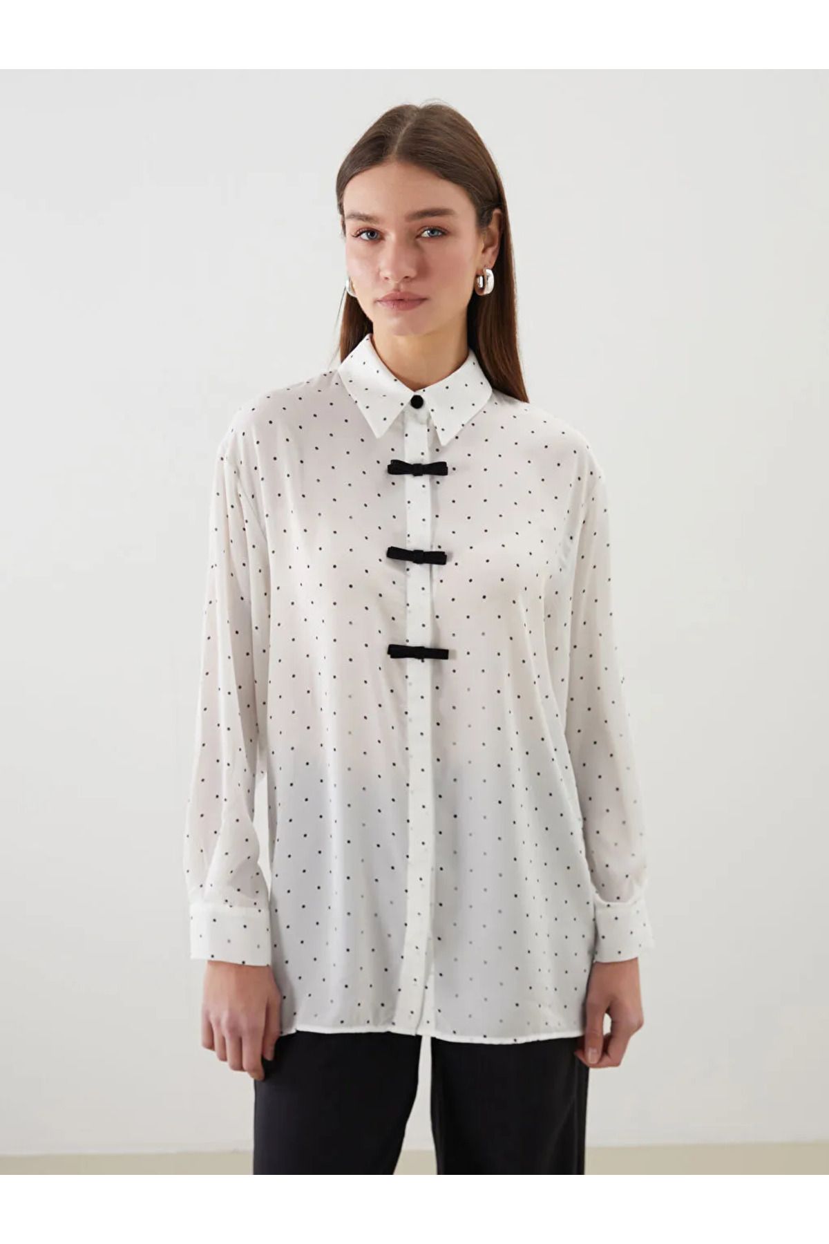 LC Waikiki LCW Modest Beyaz Puantiyeli Kadın Gömlek Tunik