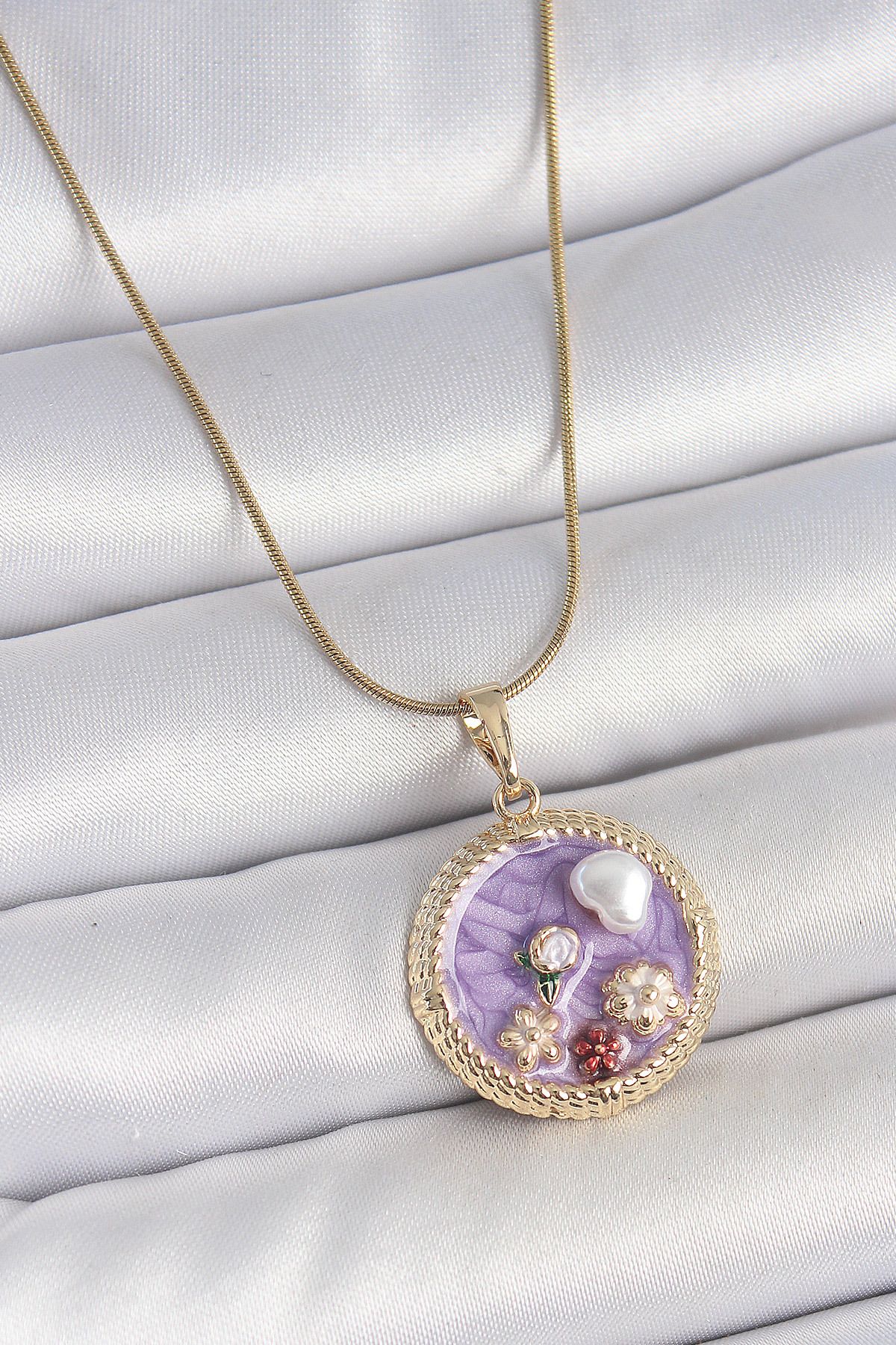 MELFSHOP 316L Çelik Gold Renk Zincir Mor Mineli İncili Çiçek İşlemeli Madalyon Model Kadın Kolye