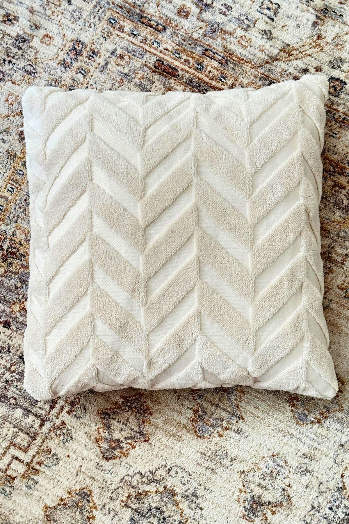 Meturas 42x42 cm Çift Taraflı Yastık Minder Kırlent Kılıfı - Gizli Fermuar, Şık Desen, Yumuşak Kumaş