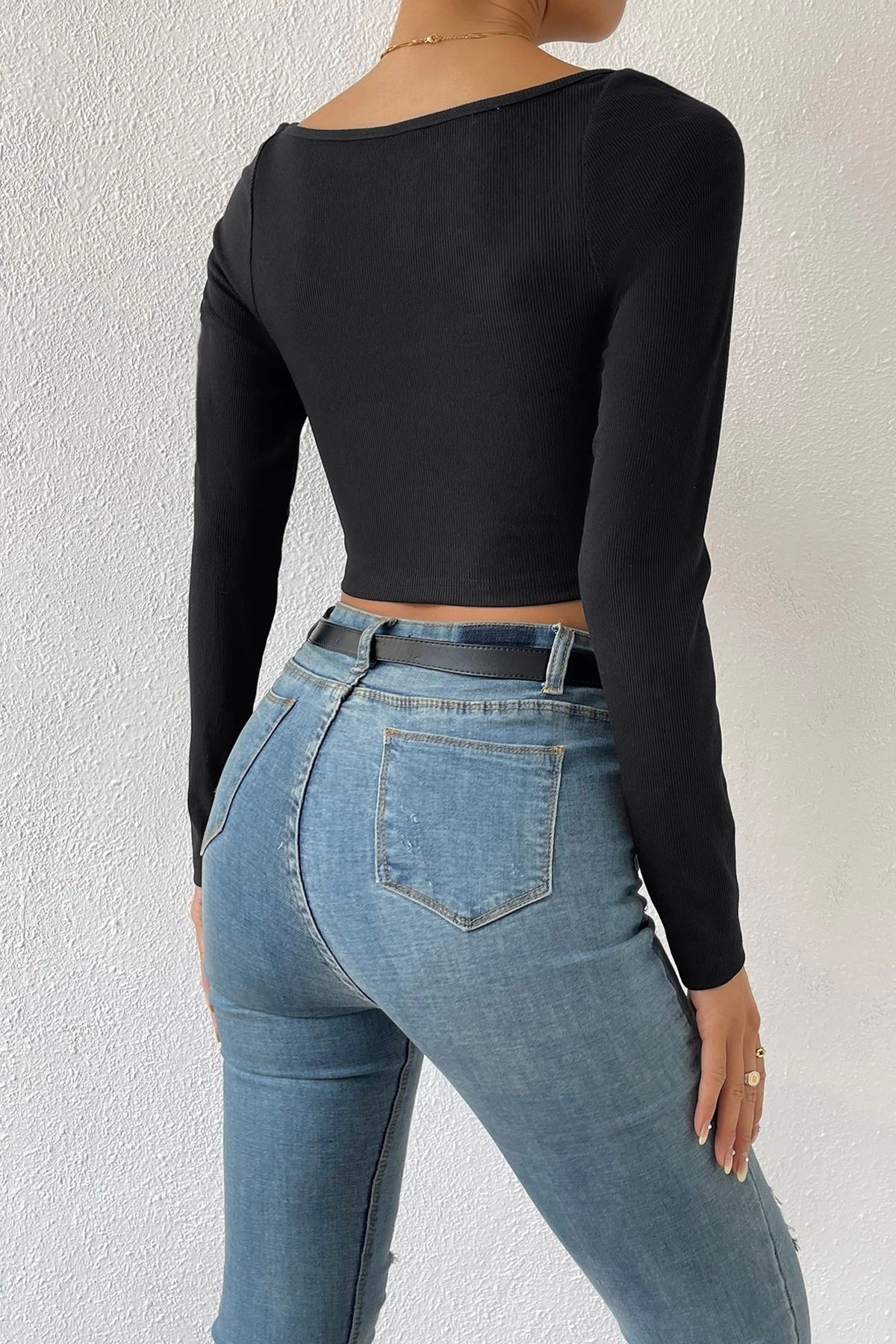 GiyimCity Kadın Siyah Uzun Kol Göğüs Dekolteli Şık Crop Top Bluz