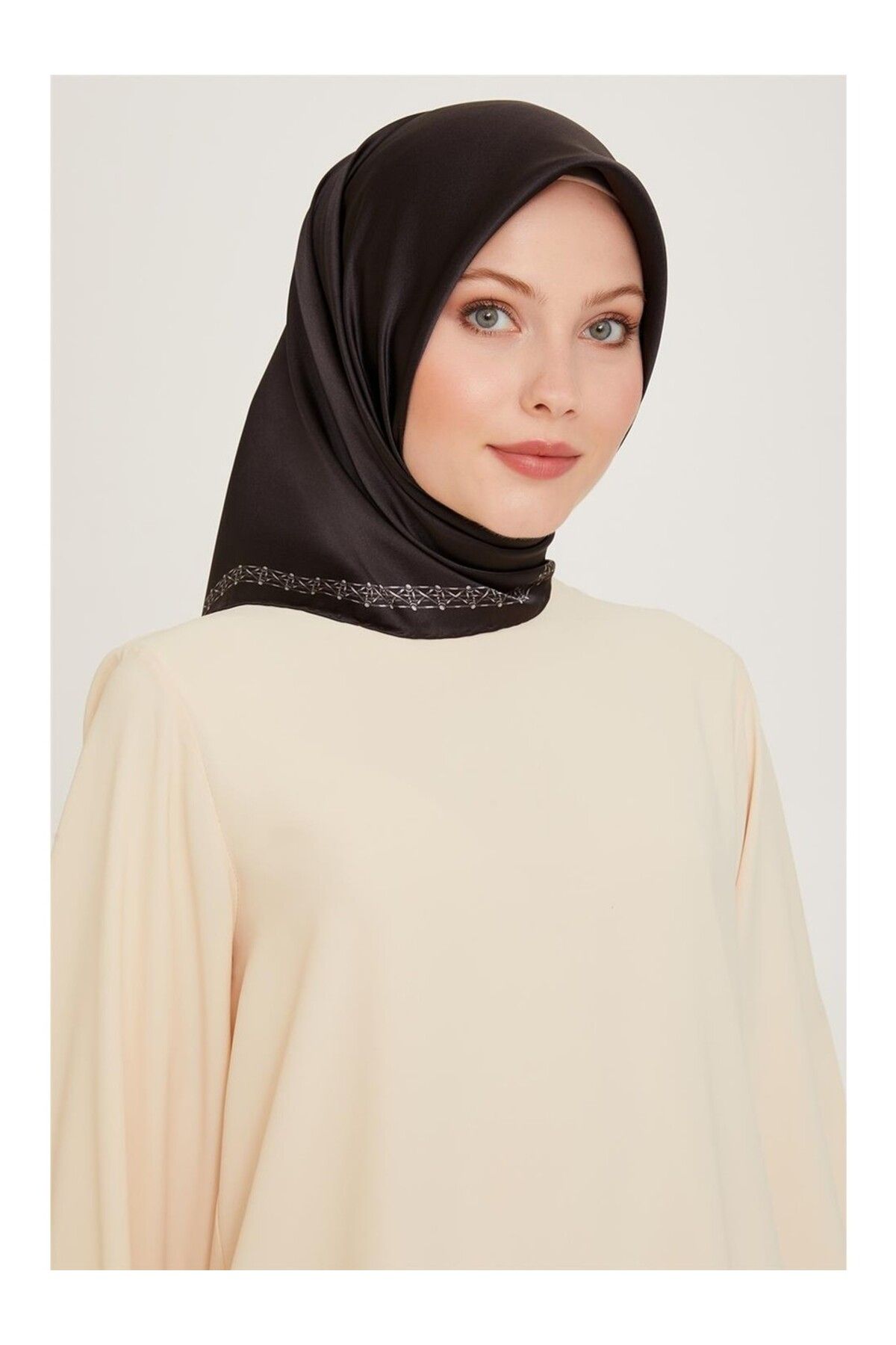 Armine DJ SAF İPEK EŞARP 9260D (S) ( SURA) 90 x 90 Siyah - Gri 80