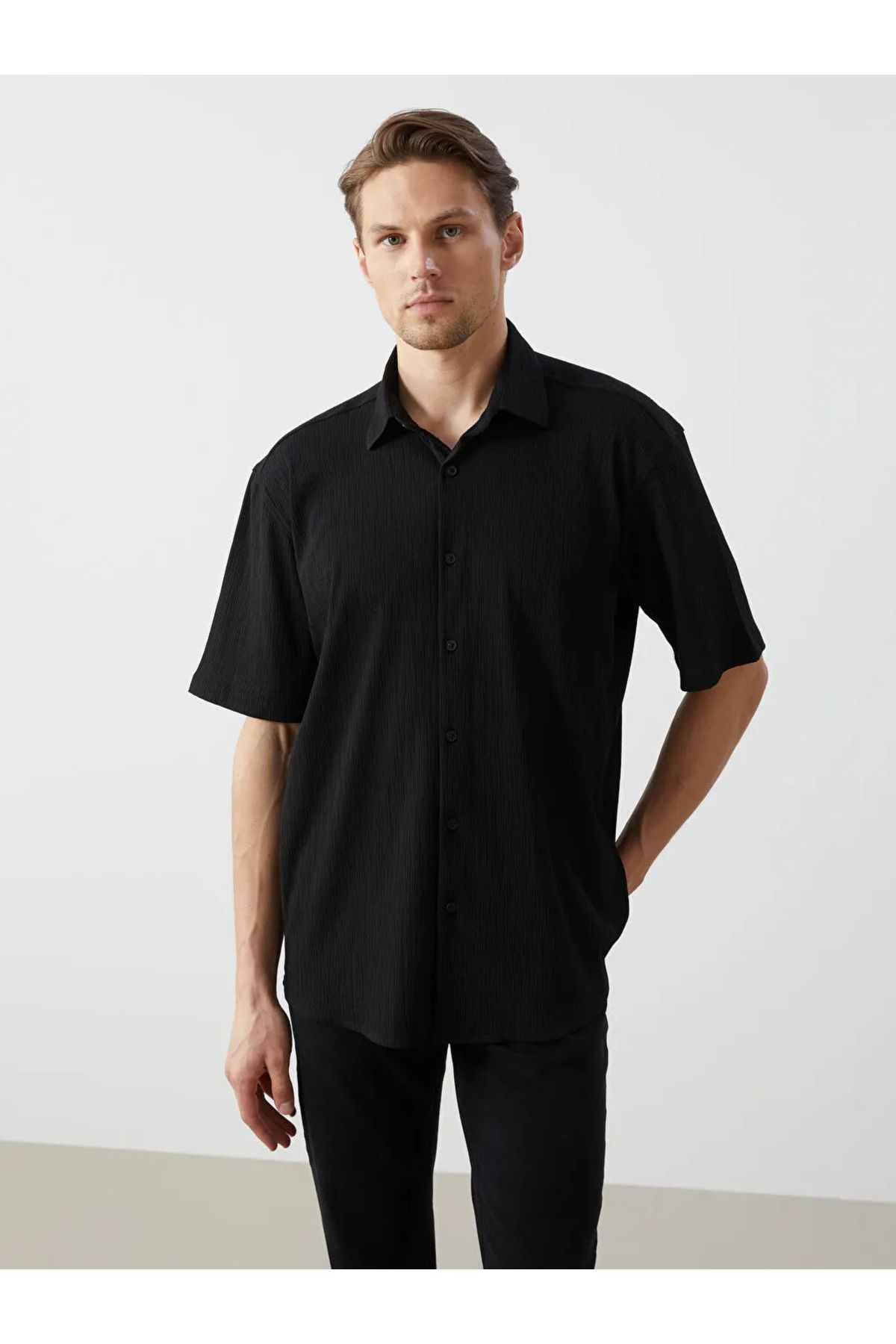 LC Waikiki Regular Fit Kısa Kollu Erkek Dokulu Gömlek