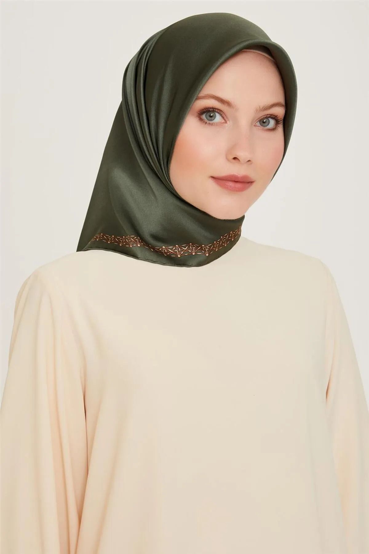 Armine DJ SAF İPEK EŞARP 9260D (S) ( SURA) 90 x 90 Yeşil 35