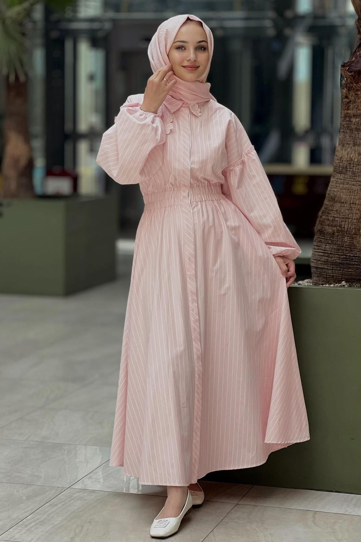 Ghisa-Rochie cu dungi - Guler cu detaliu floral 3