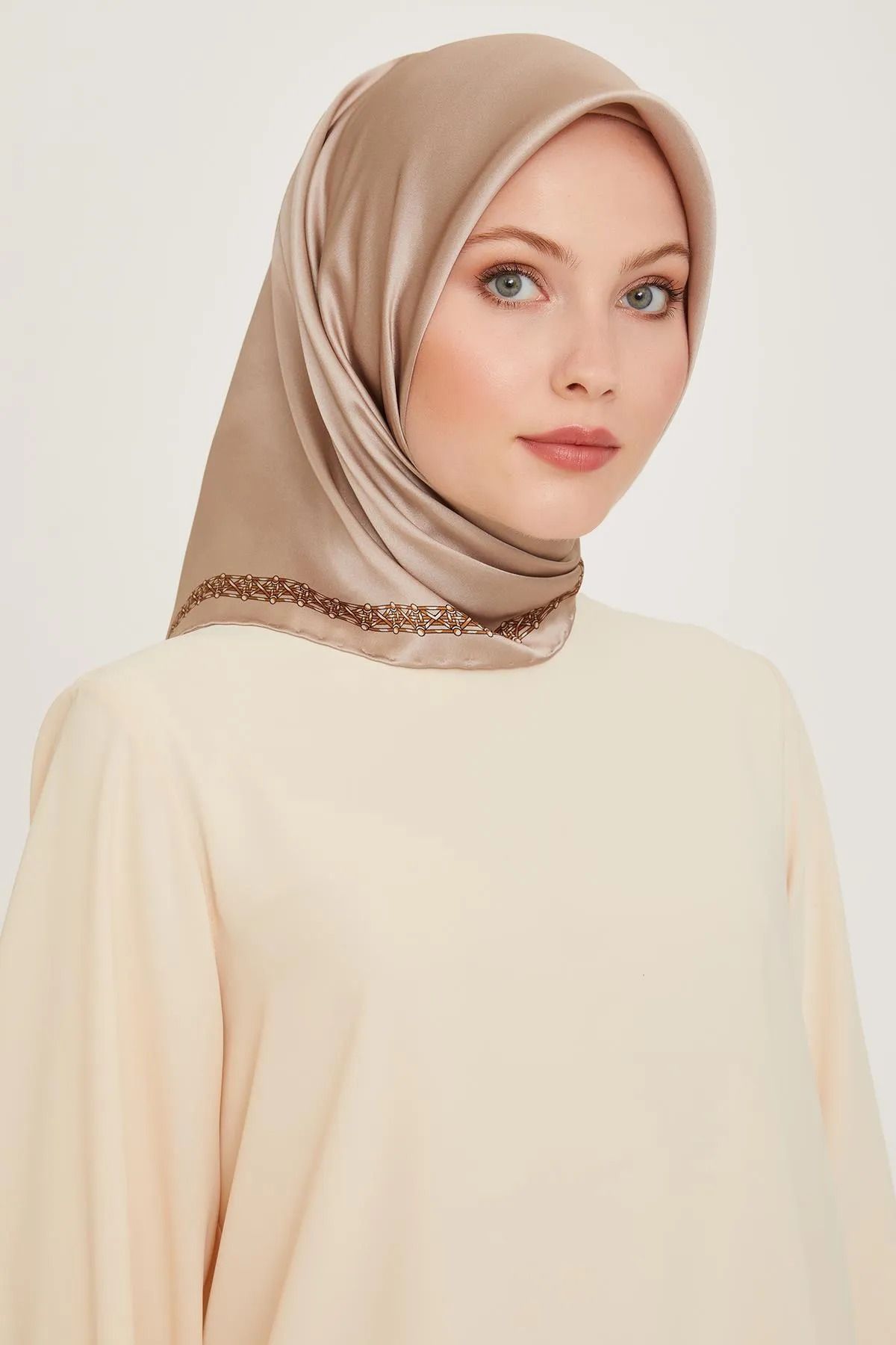 Armine DJ SAF İPEK EŞARP 9260D (S) ( SURA) 90 x 90 Açık Vizon 06