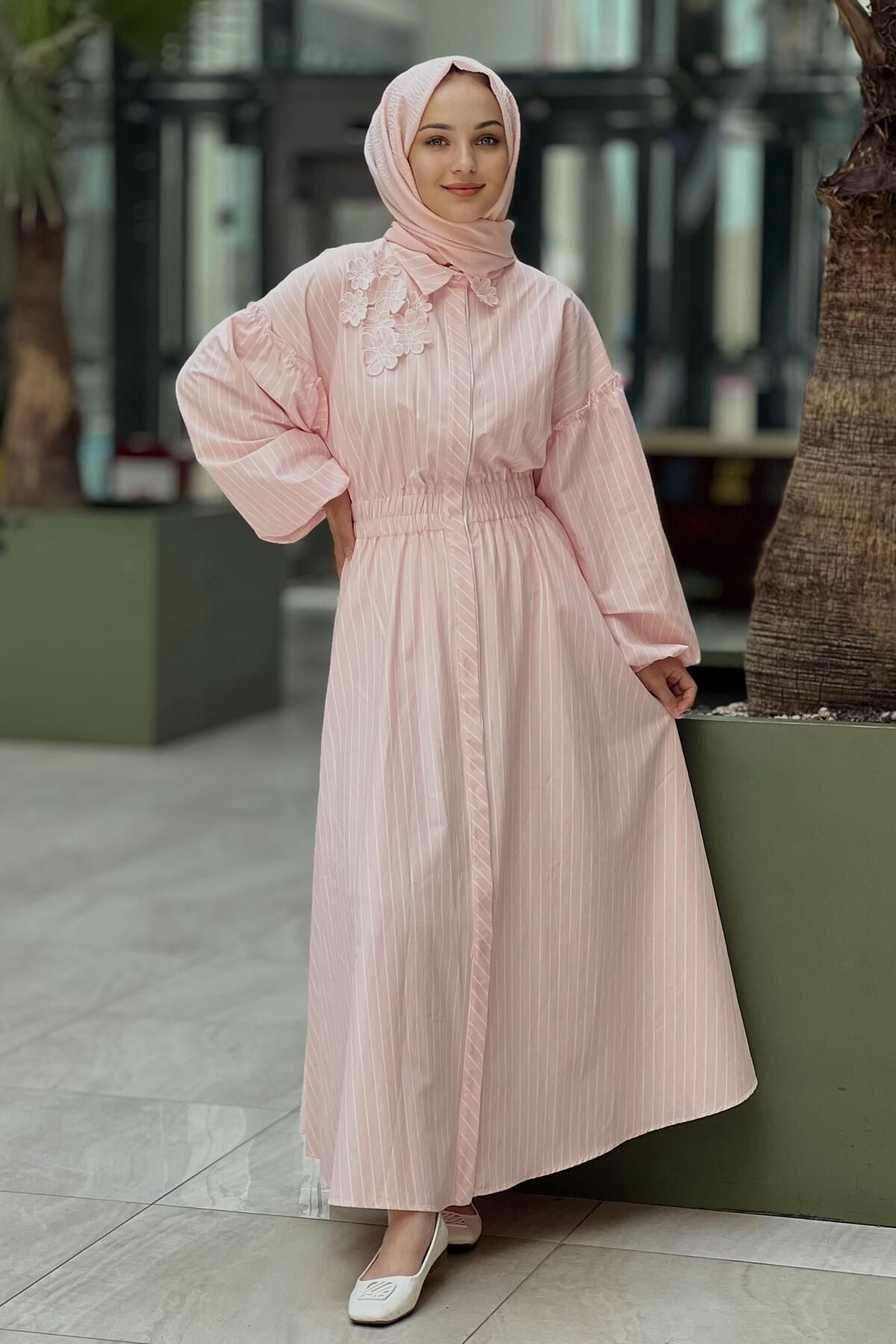 Ghisa-Rochie cu dungi - Guler cu detaliu floral 1