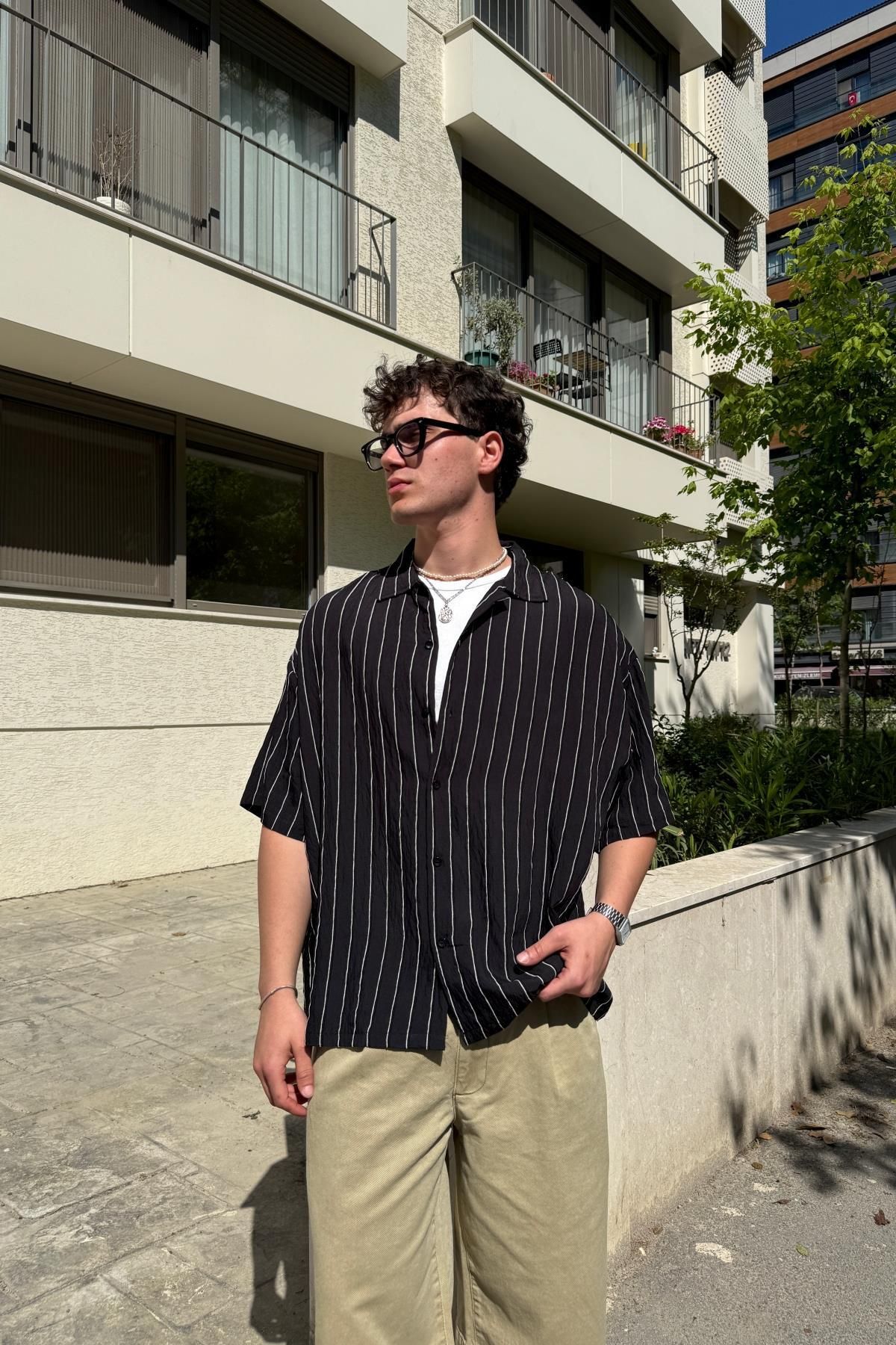 Jr.Crime Beyaz Çizgili İnce Kumaş Oversize Siyah Gömlek