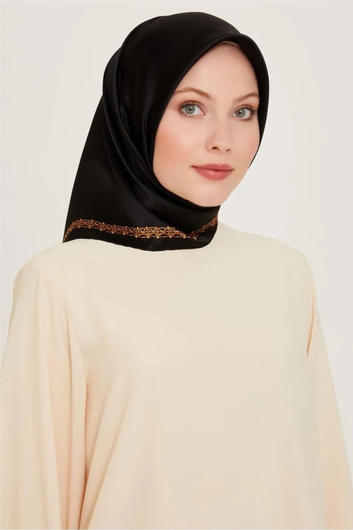 Armine DJ SAF İPEK EŞARP 9260D (S) ( SURA) 90 x 90 Sarı - Siyah 02