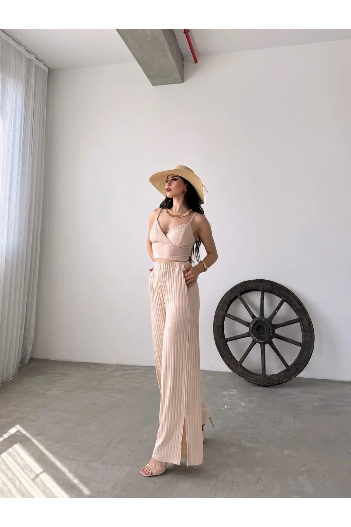 MODA İp Askılı Crop Bluz Ve Yırtmaç Detaylı Pantolon Ikili Takım Krem