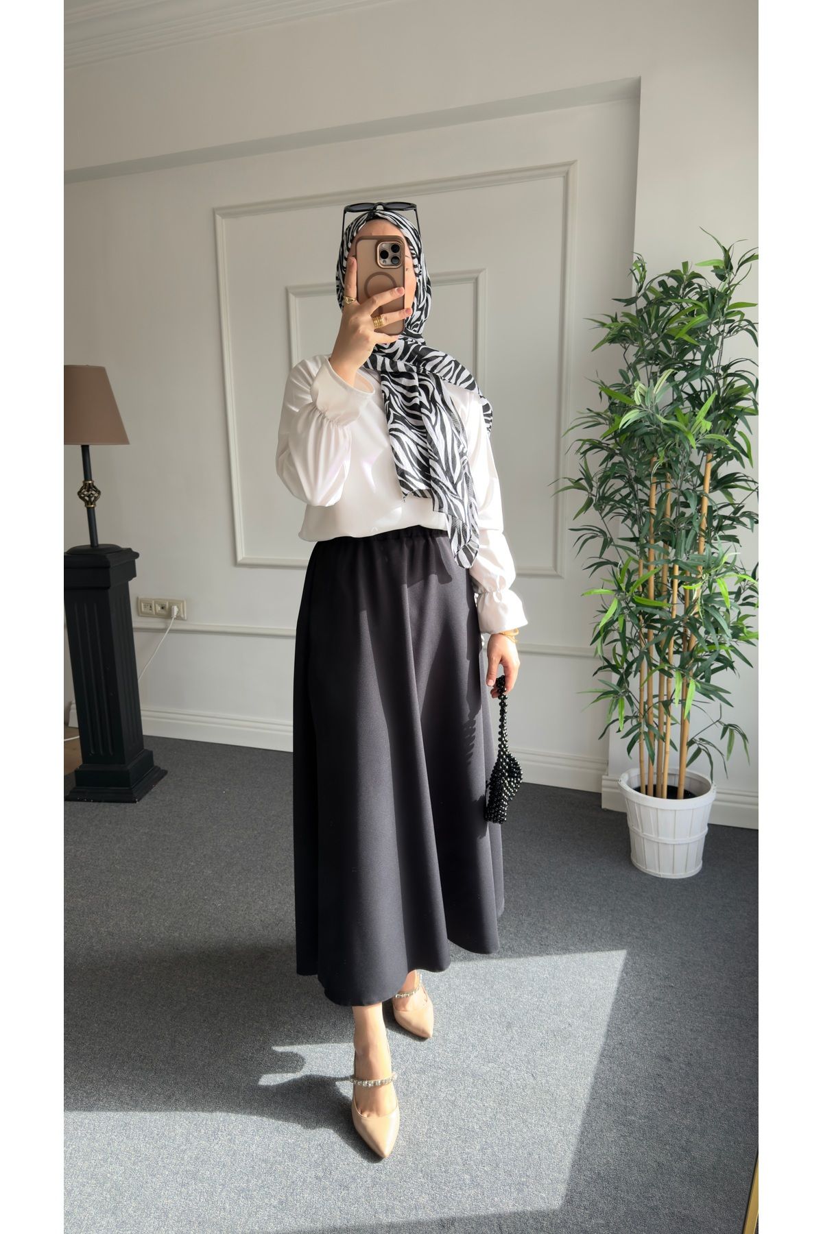 Nisa Nalbantoğlu Siyah Kloş Uzun Krep Etek