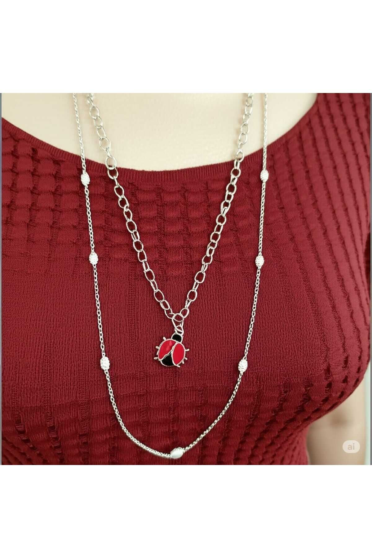 BESMYAR JEWELS İki Katlı Tasarımıyla Dikkat Çeken, Zincir Detaylı Uğur Böceği Figürlü Kolye