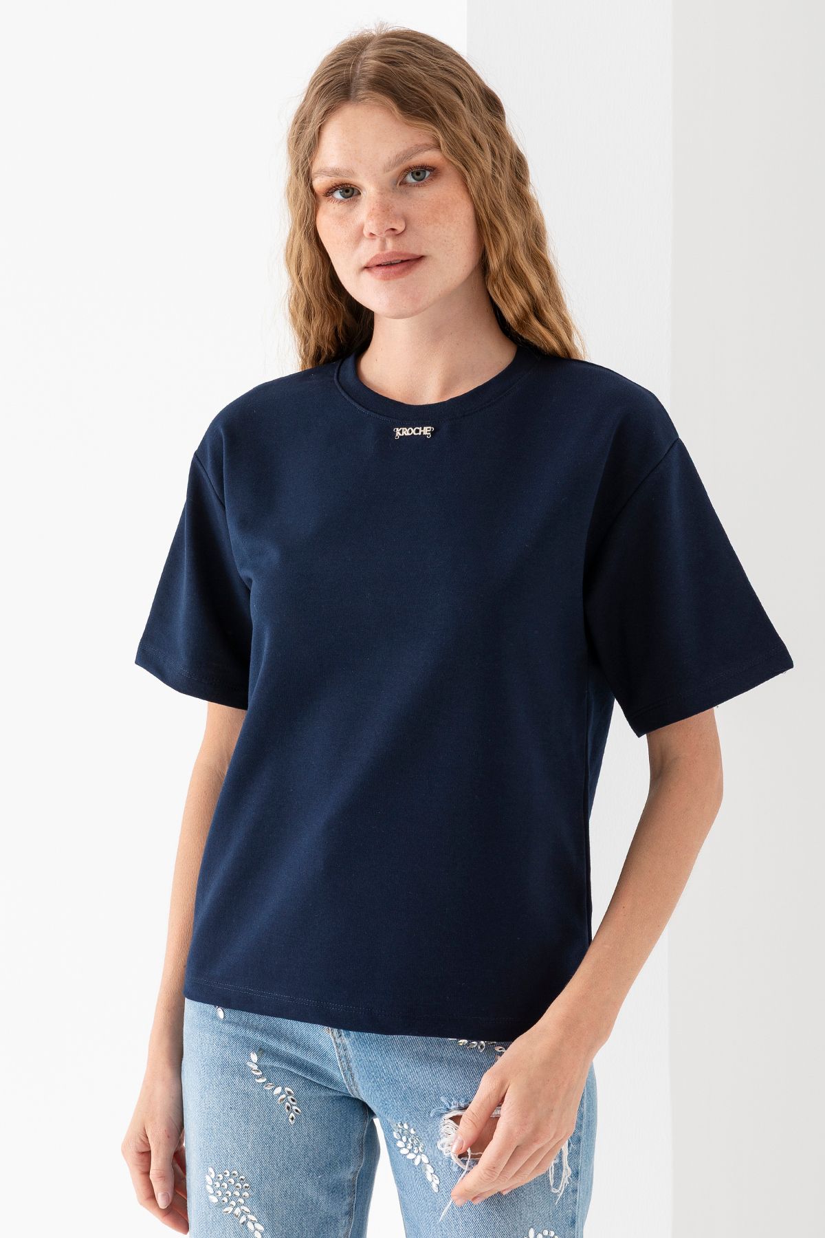 GİYSA Kadın Bisiklet Yaka Kroche Aksesuarlı T-Shirt Lacivert - 25779