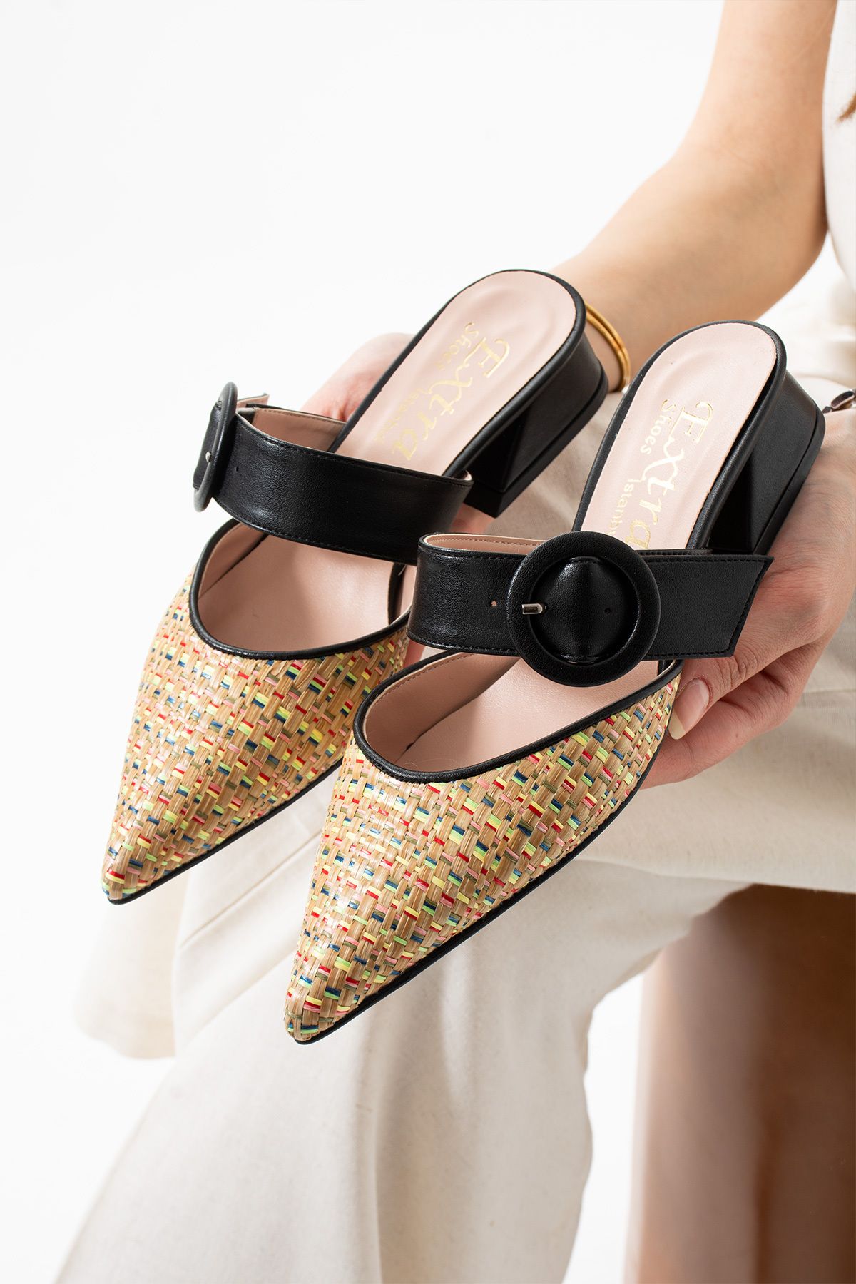 Extra Shoes İstanbul Siyah Hasır Kemer Detaylı Kadın Terlik
