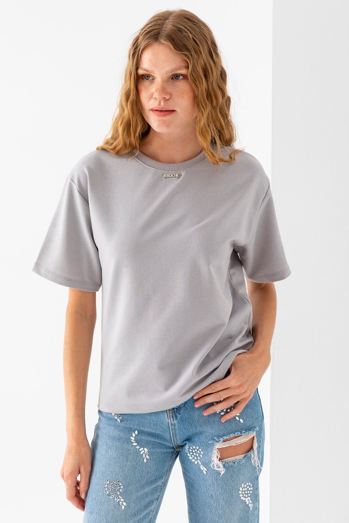 GİYSA Kadın Bisiklet Yaka Kroche Aksesuarlı T-Shirt Gri - 25779