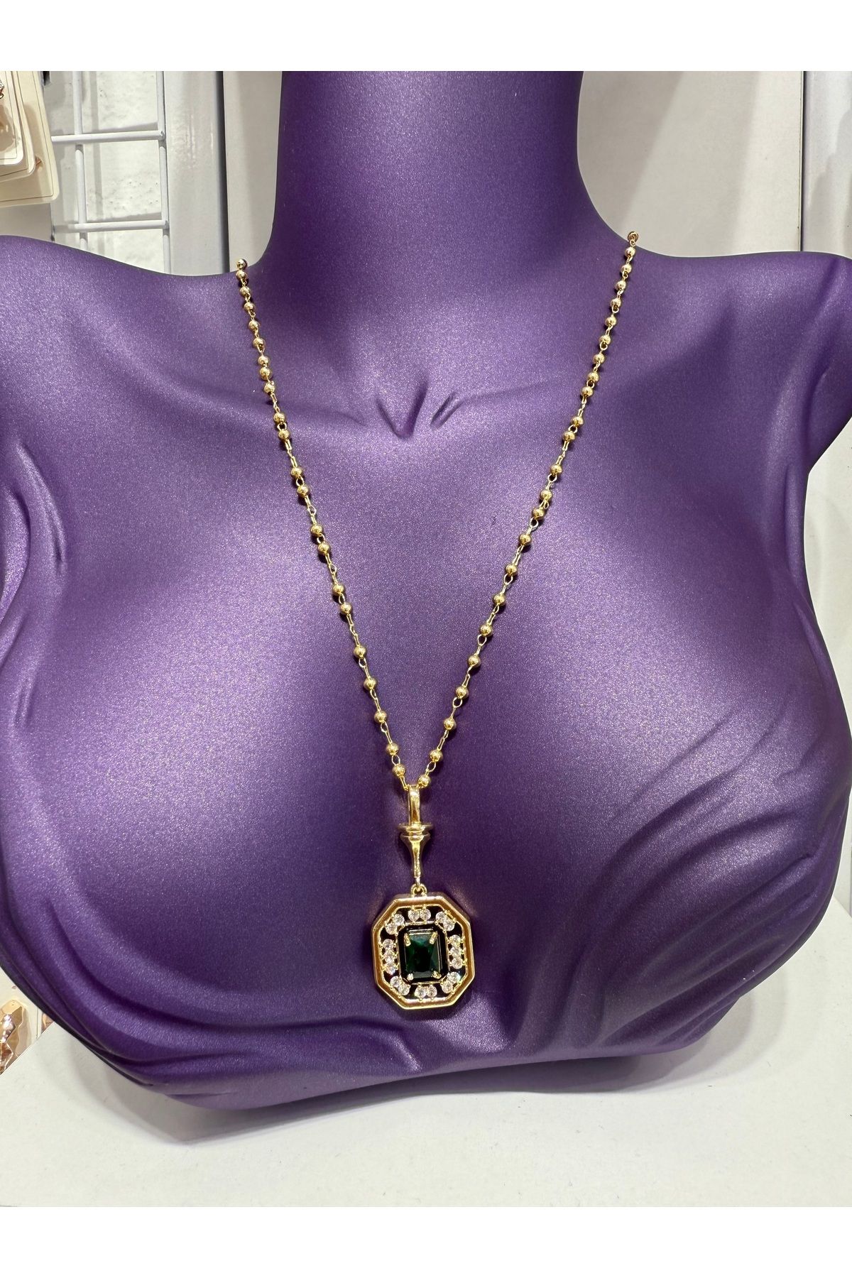 My violet accesorize Vip Çelik serenay kolye yeşil zümrüt taşlı kare