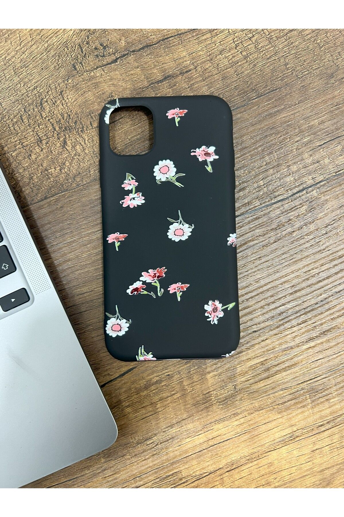 HZR Iphone 11 Siyah Çiçek Desenli Silikon Kılıf