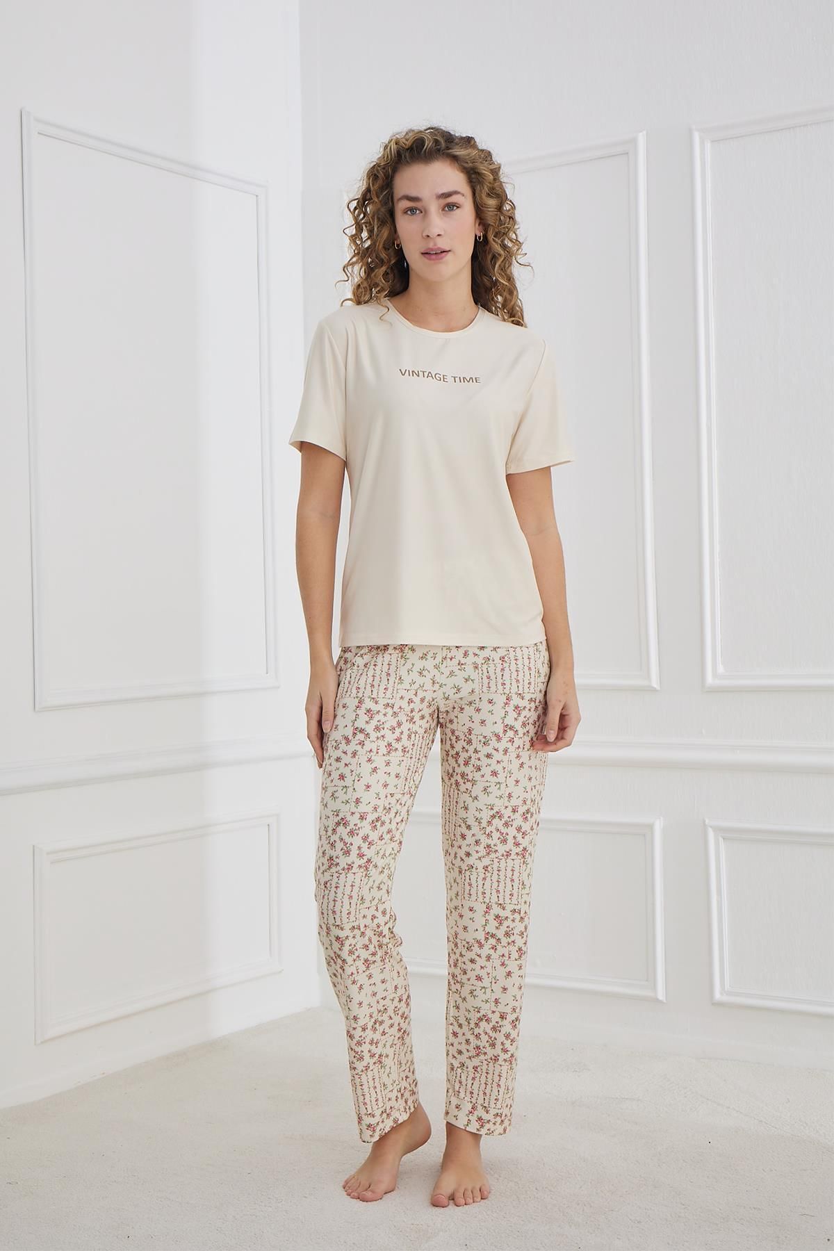 Kompedan Kadın Çiçek Desenli Bisiklet Yaka Pijama Takım | Bej 30102-1169