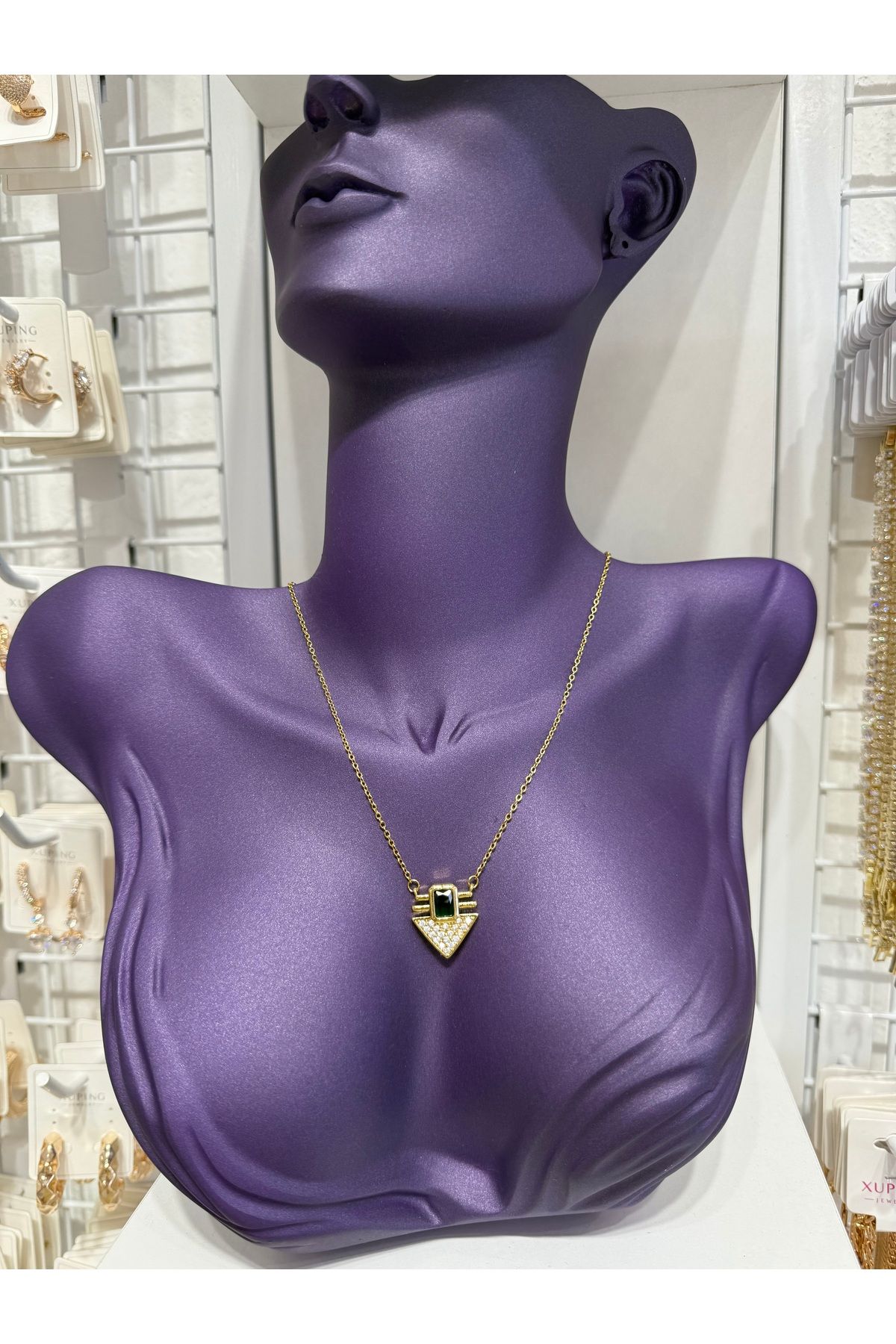 My violet accesorize Vip Çelik üçgen zümrüt taşlı serenay kolye