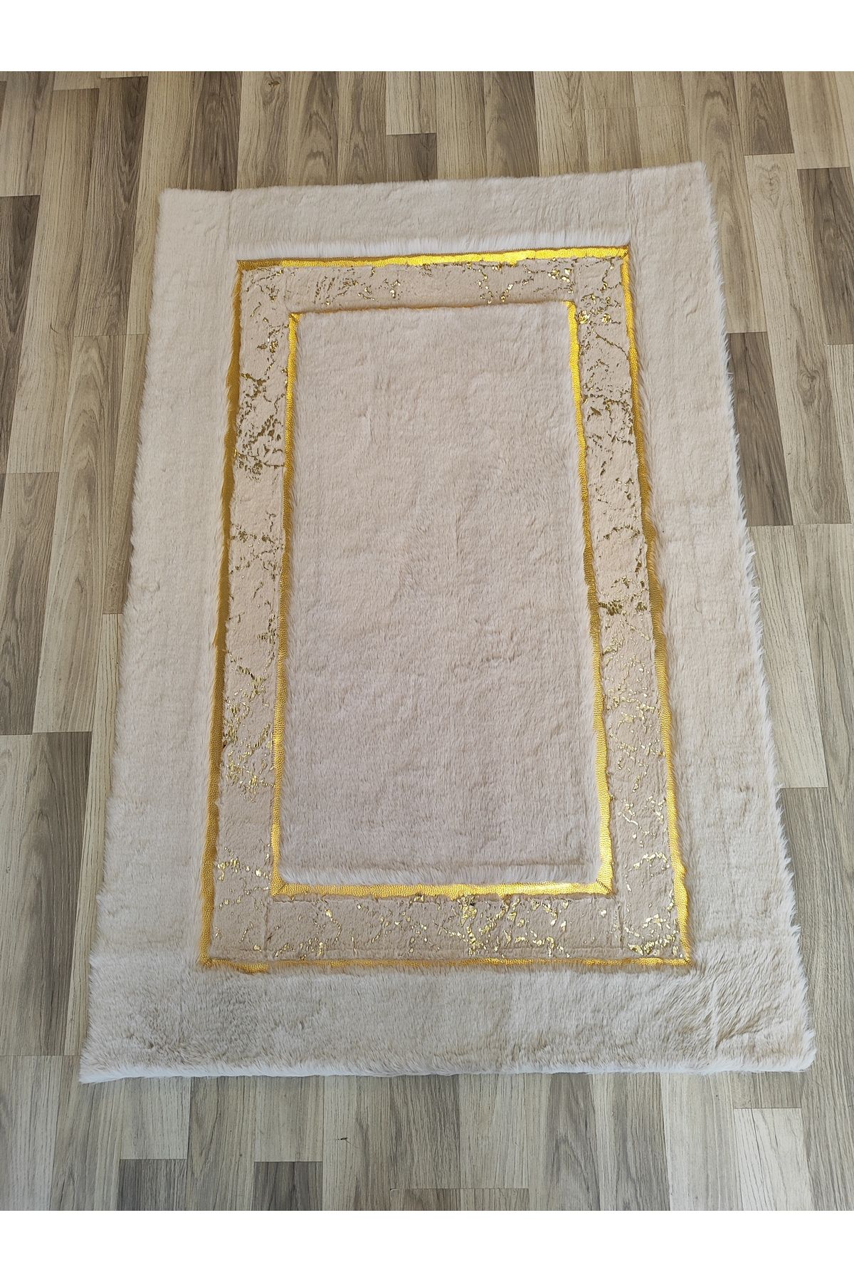 KuzeyCarpet Krem Renkli Gold Varaklı Peluş halı