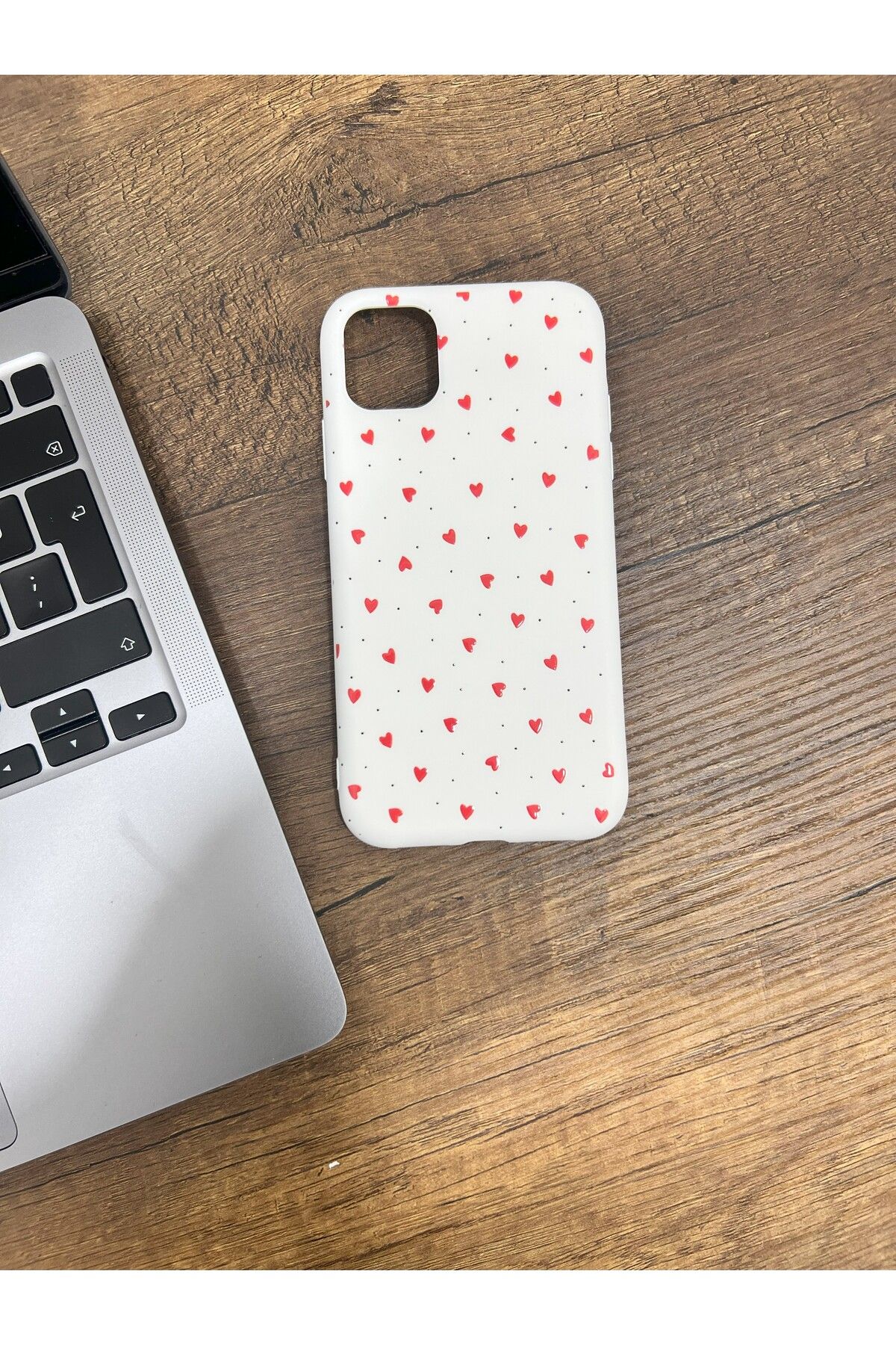 HZR Iphone 11 Beyaz Kırmızı Kalp Desenli Silikon Kılıf