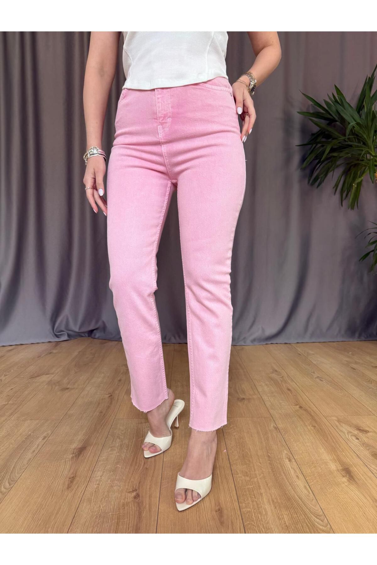 Size Özgü Pembe Yıkamalı Kesik Paça Jean