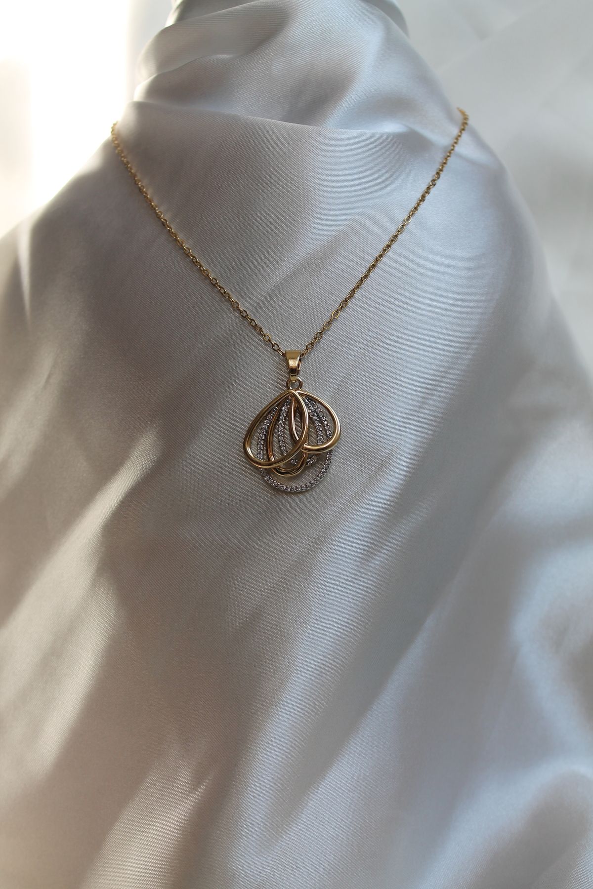 TEDDY JEWELLRY Beşli Taşlı Damla Detaylı Gold Çelik Kolye