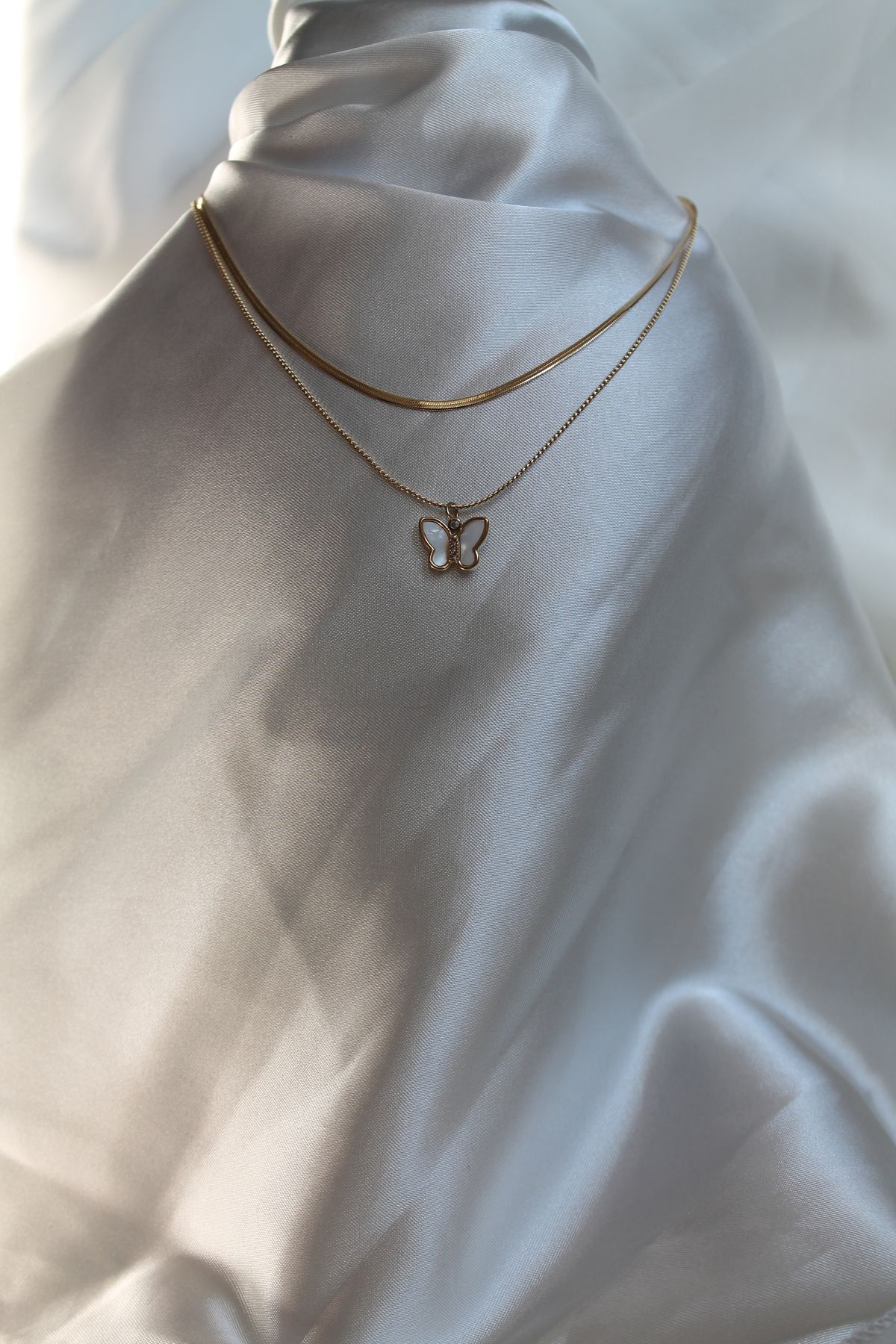 TEDDY JEWELLRY Taşlı Beyaz Kelebek Figürlü Gold Çelik Kolye